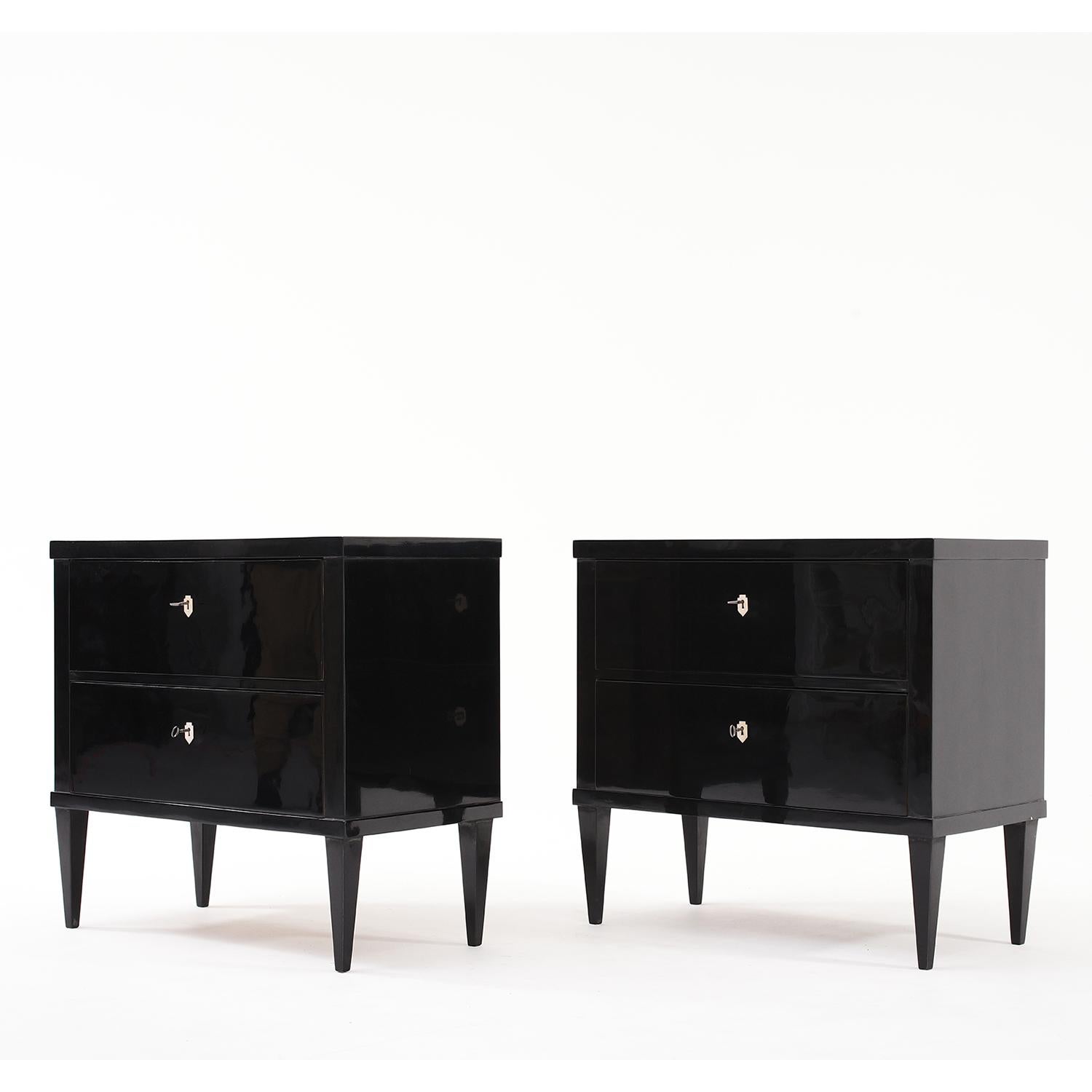 20th Century Black French Art Deco Pair of Ebonized Wood Chest of Drawers In Good Condition In West Palm Beach, FL