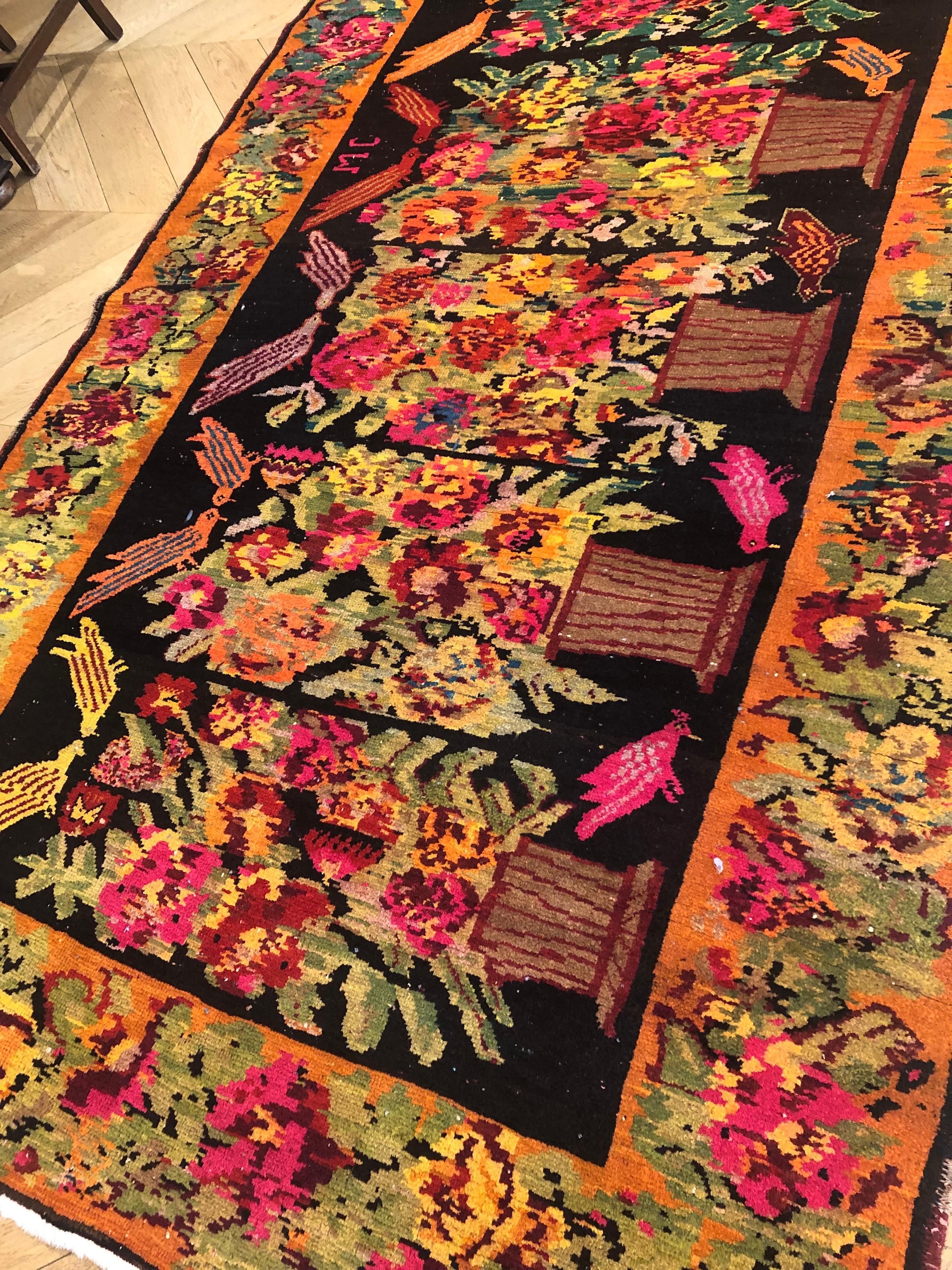 Noué à la main Tapis Karabagh noir « Garden and Brids » du 20ème siècle, vers 1920 en vente