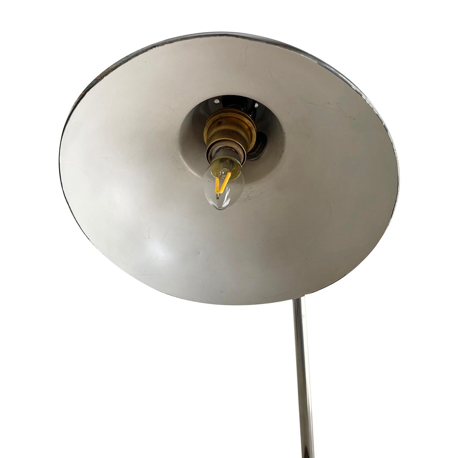 Acier Paire de lampes de table en métal et laiton du 20e siècle, similaires à celles de l'Italie noire en vente