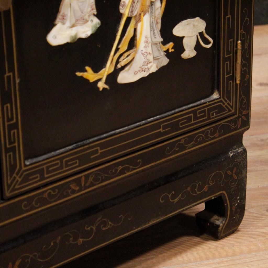 20th Century Black Lacquered and Painted Chinoiserie Wood French Display Cabinet 8