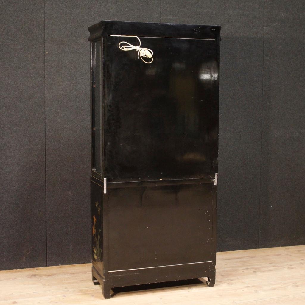 20th Century Black Lacquered and Painted Chinoiserie Wood French Display Cabinet 3