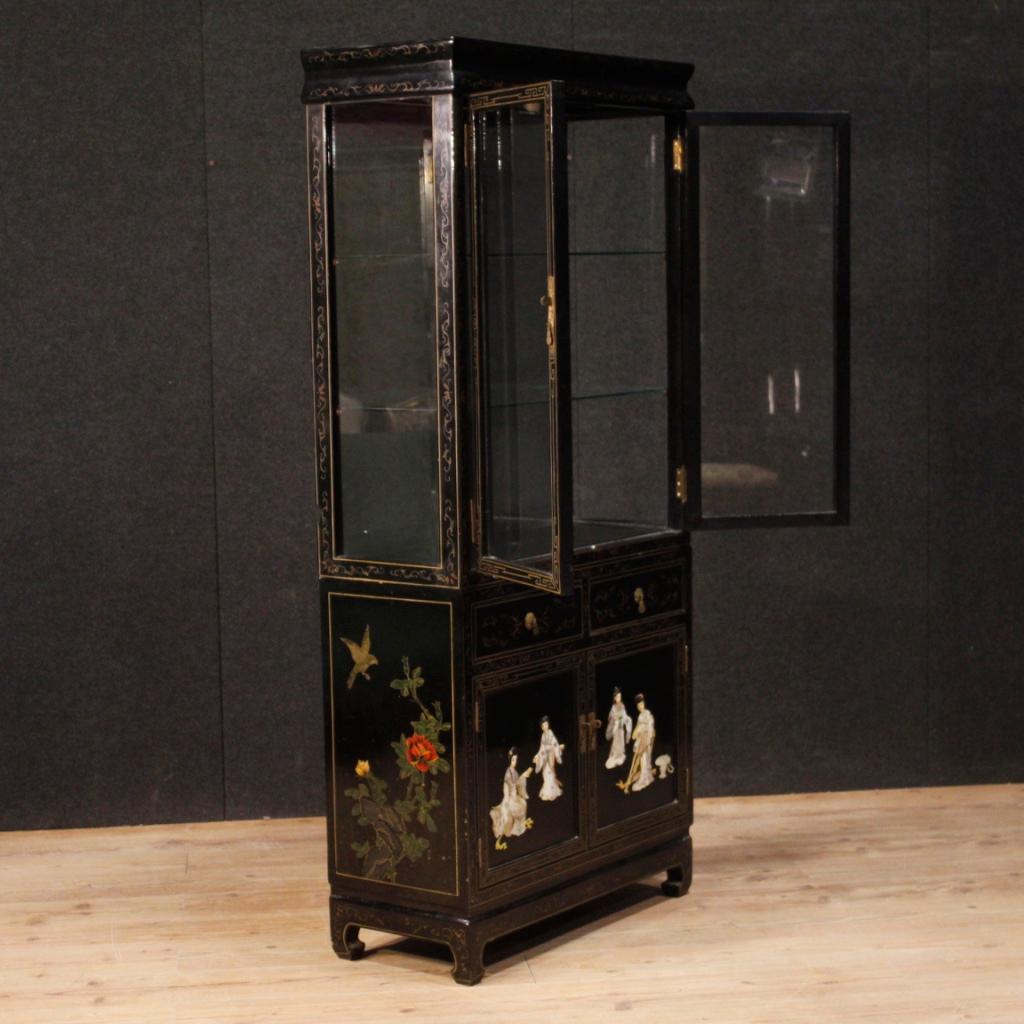 20th Century Black Lacquered and Painted Chinoiserie Wood French Display Cabinet 5