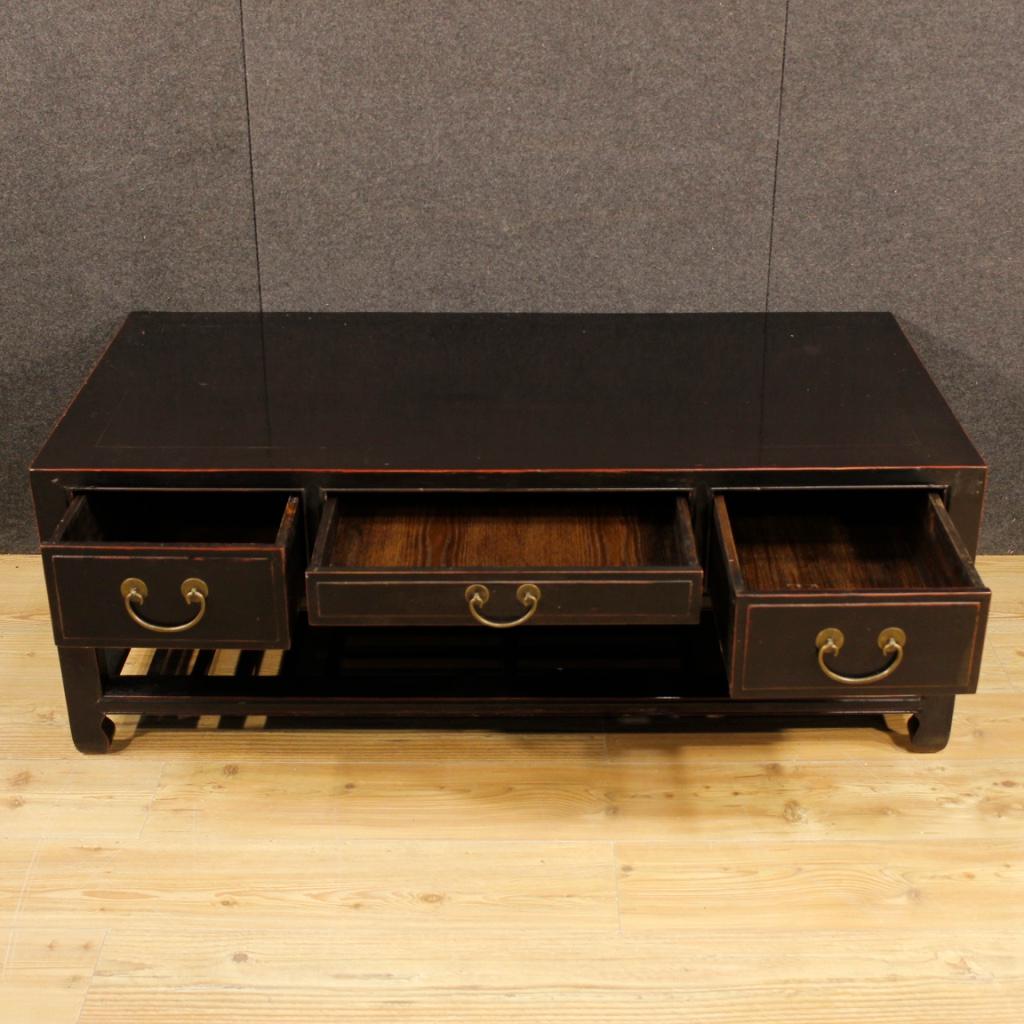 20th Century Black Lacquered Wood Chinese Side Table, 1960 3