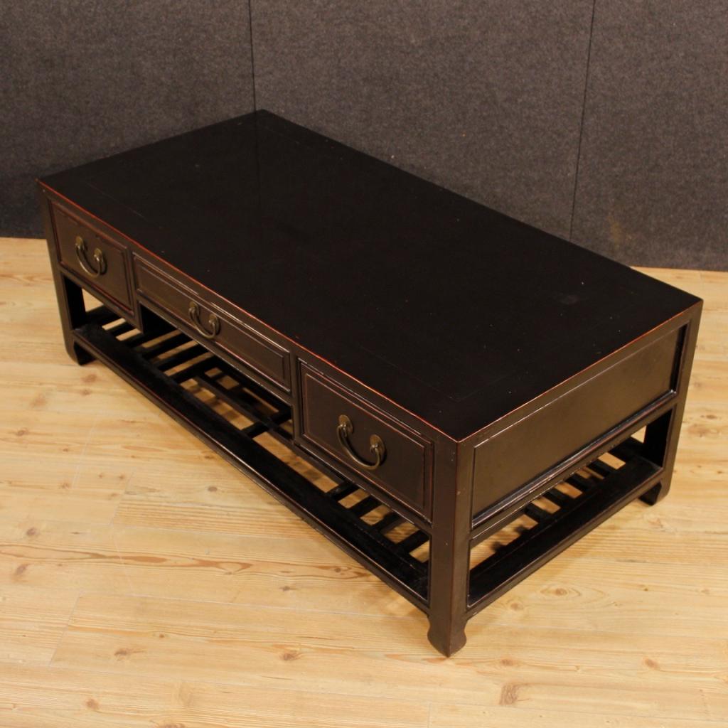 20th Century Black Lacquered Wood Chinese Side Table, 1960 4