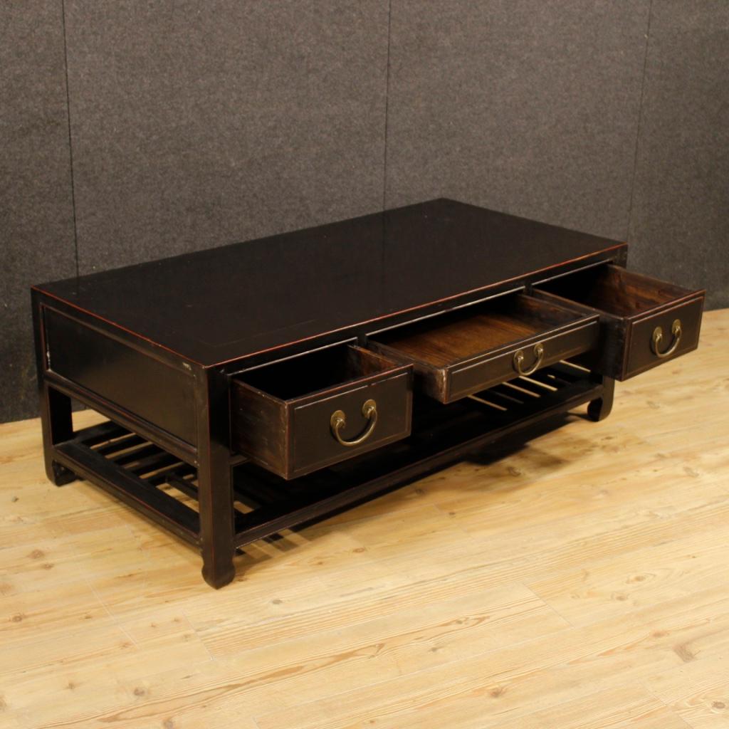20th Century Black Lacquered Wood Chinese Side Table, 1960 2