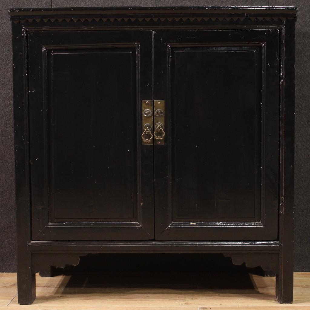 20th Century Black Lacquered Wood Chinese Sideboard, 1950s In Good Condition For Sale In Vicoforte, Piedmont