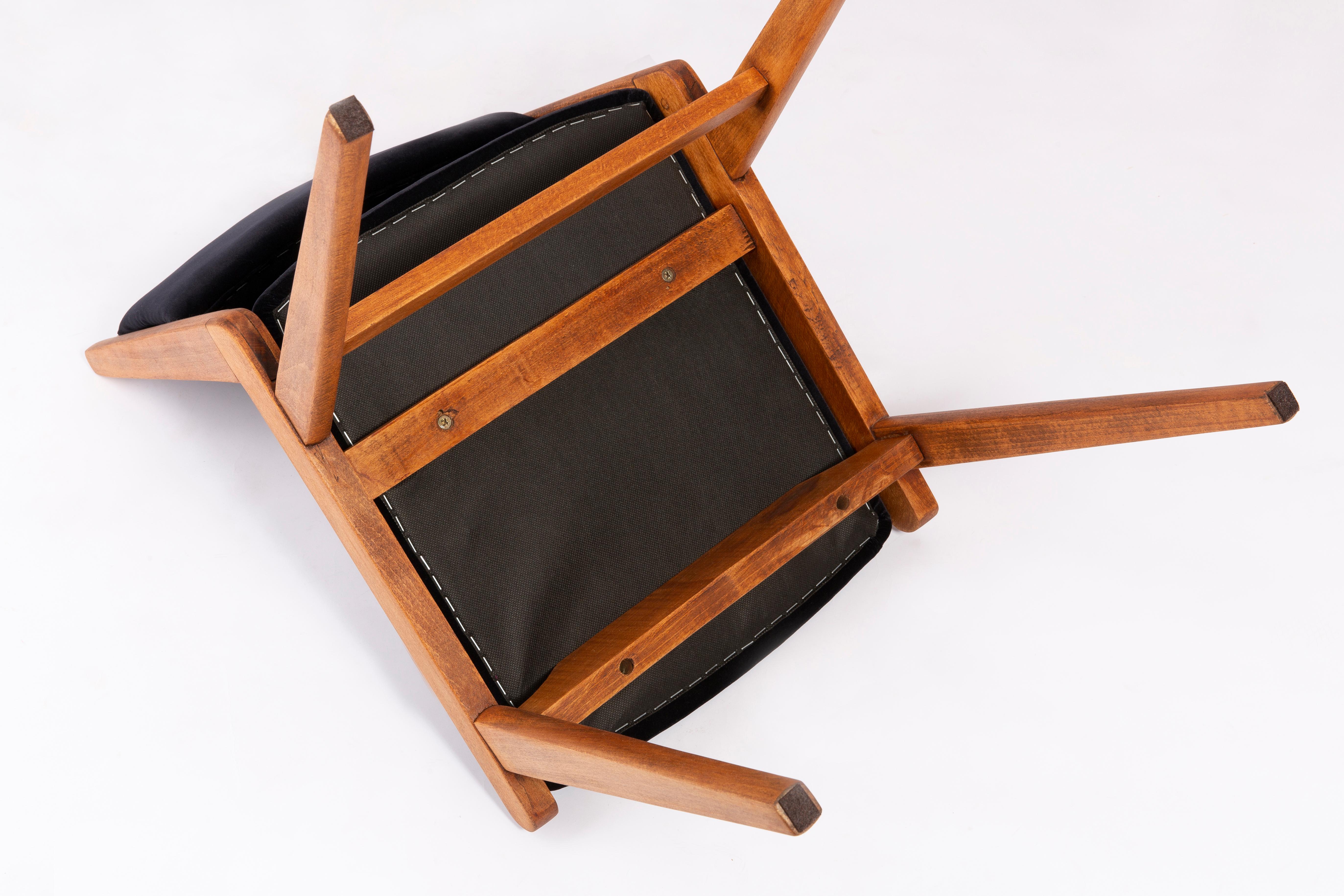 20th Century Black Velvet Chair, Poland, 1960s For Sale 3