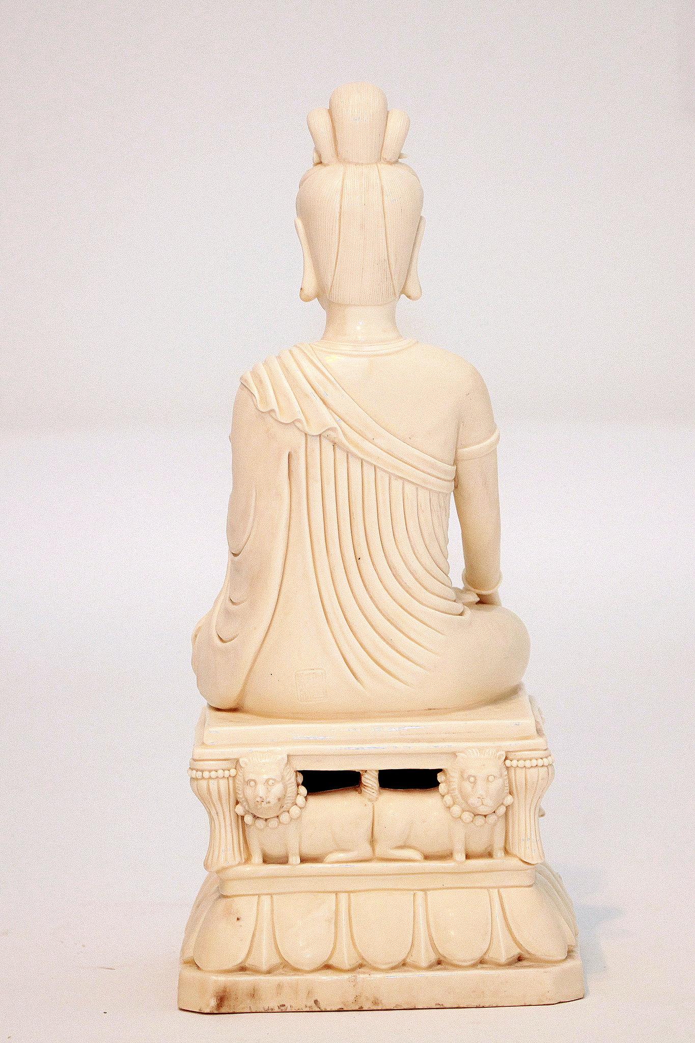 20ième siècle Guanyin en blanc de Chine du XXe siècle en vente