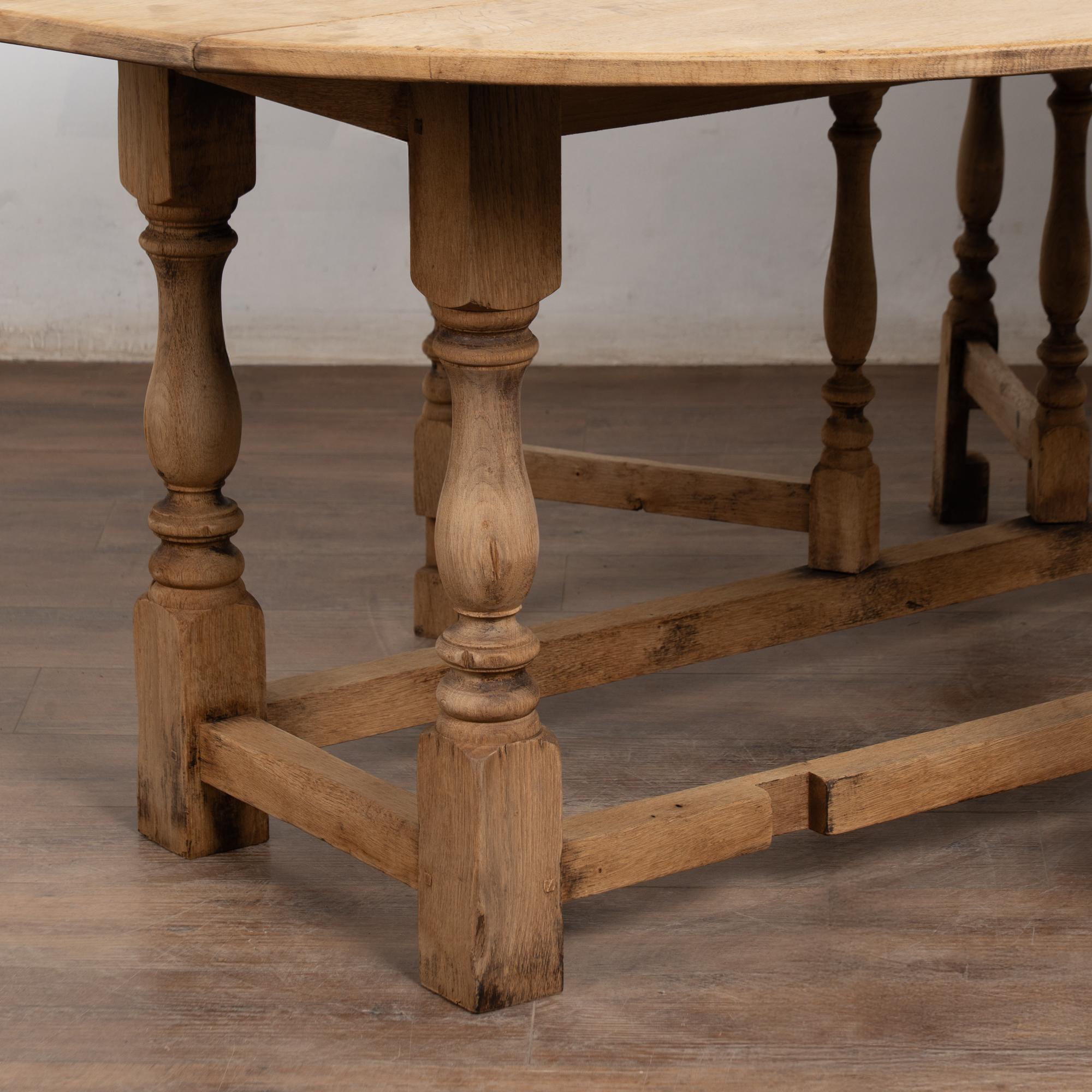 20th Century Bleached Oak English Wake Table Dropleaf Dining Table Console For Sale 5