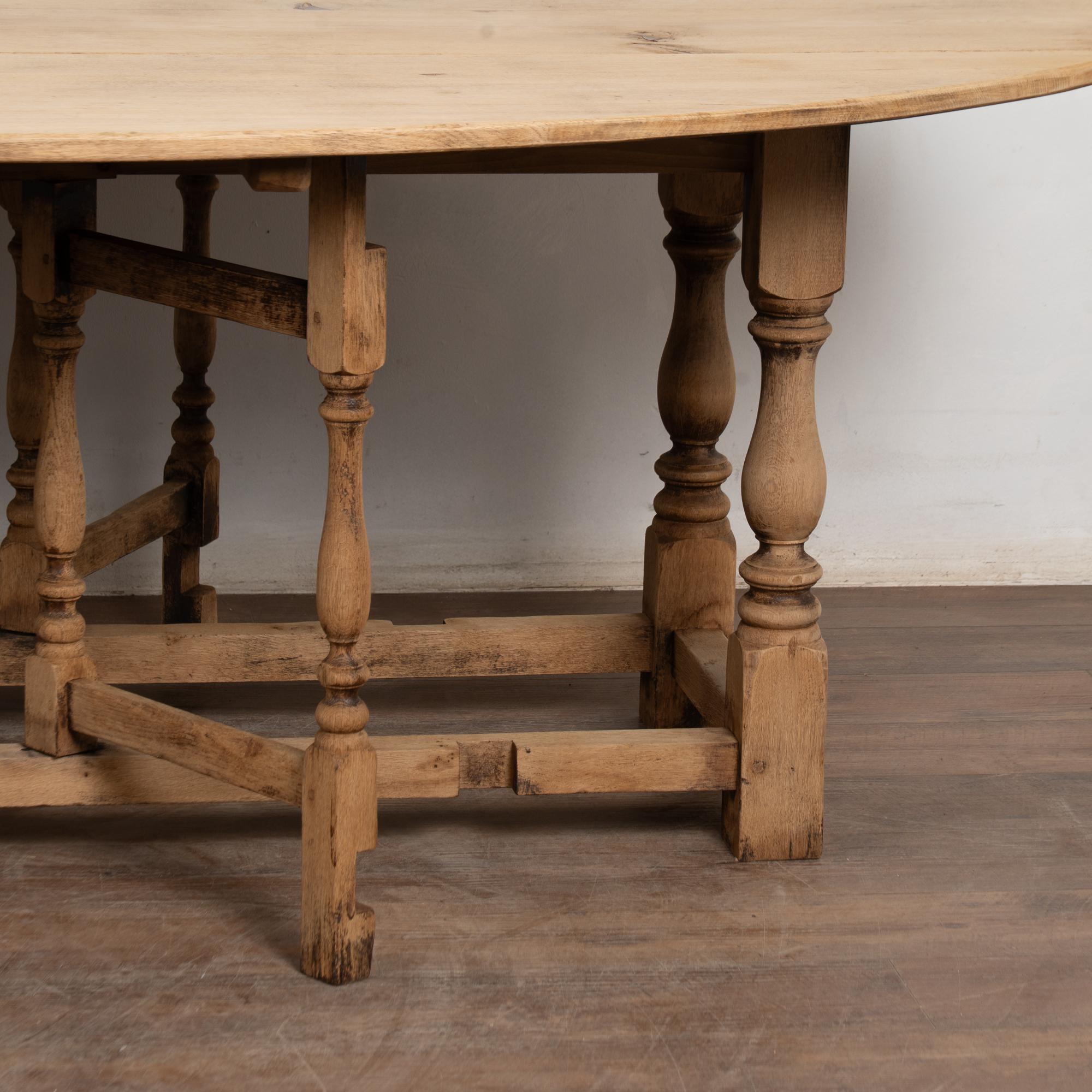 20th Century Bleached Oak English Wake Table Dropleaf Dining Table Console For Sale 7