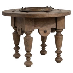 Mesa-brasero de madera blanqueada del siglo XX, una pieza única