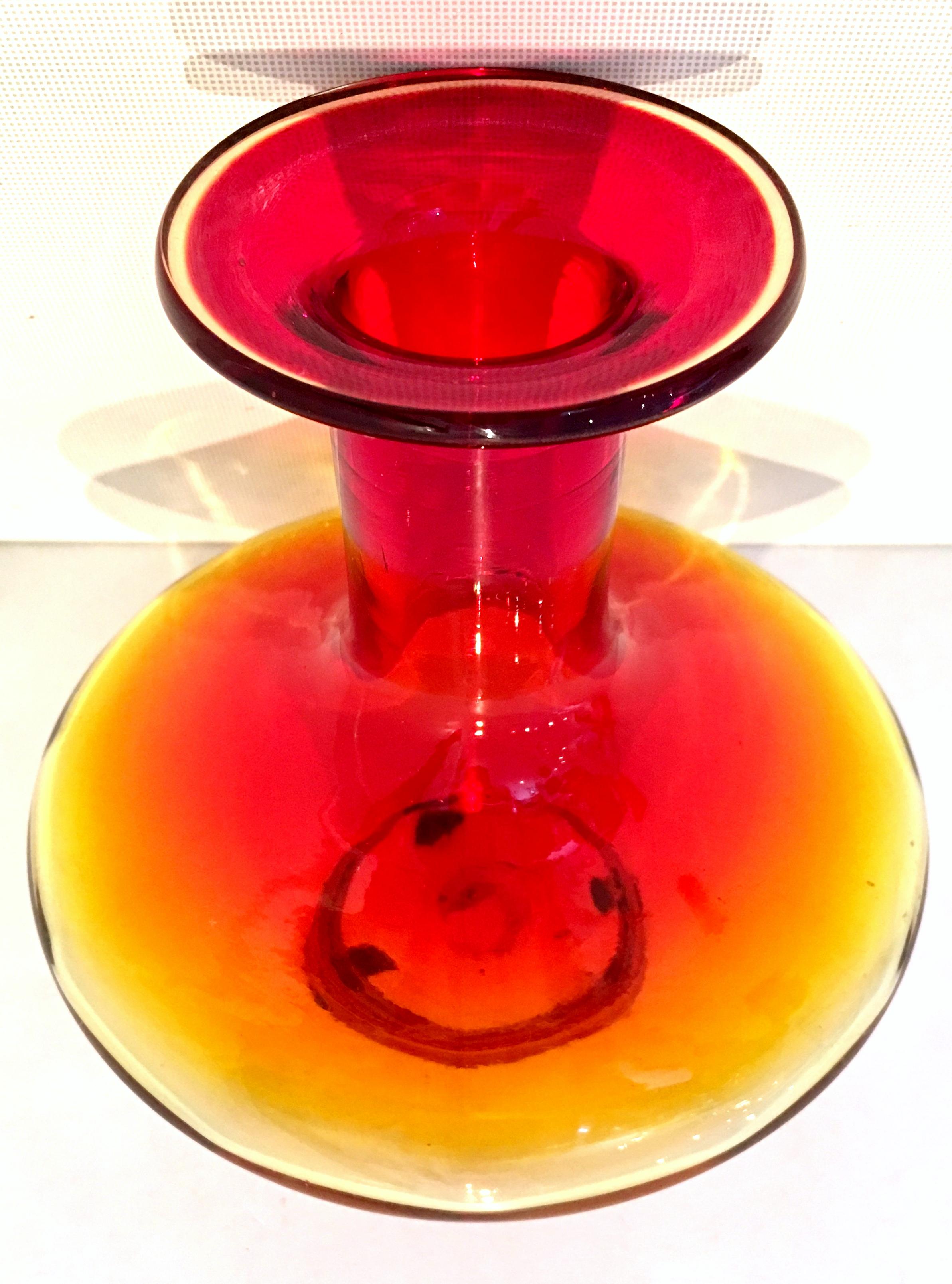 20th Century Blenko Style Blown Art Glass Amberina Optic Decanter & Stopper In Good Condition In West Palm Beach, FL