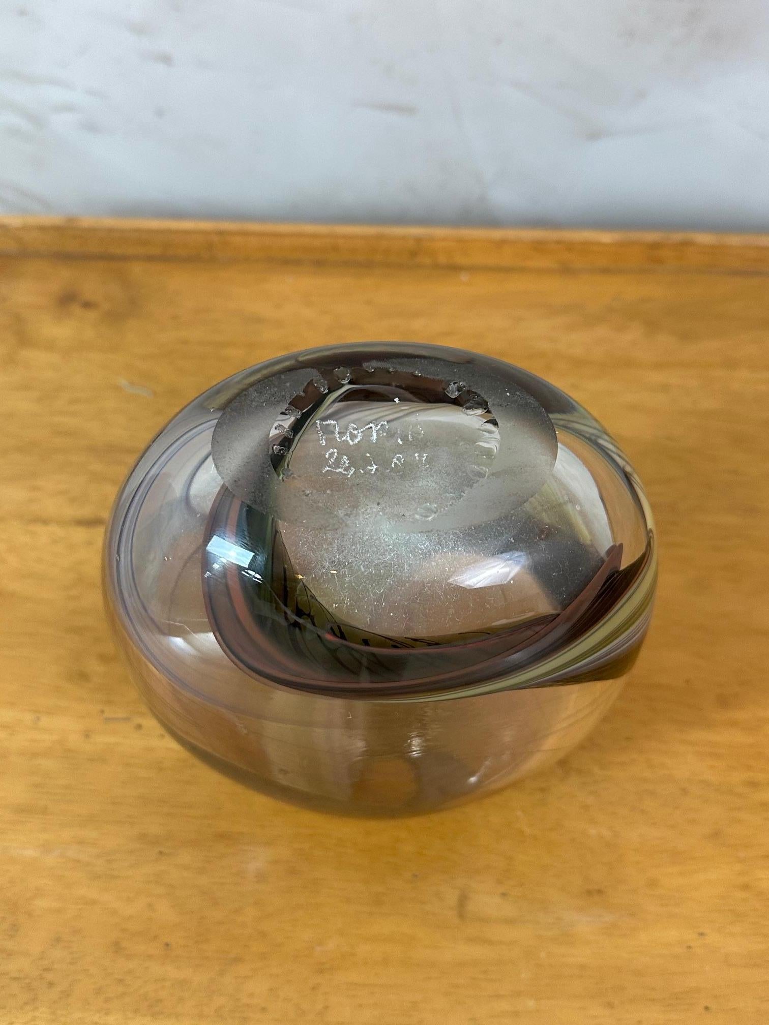 Vaso in vetro soffiato del XX secolo firmato Jean Claude Novaro in vendita 4