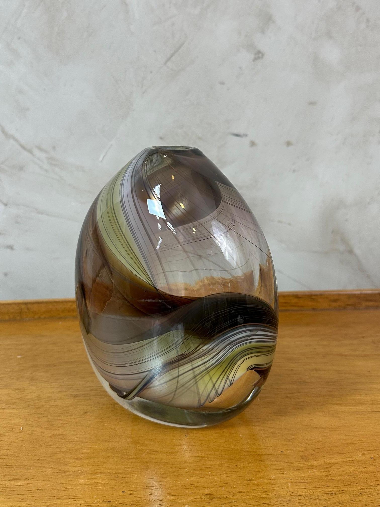 Francese Vaso in vetro soffiato del XX secolo firmato Jean Claude Novaro in vendita