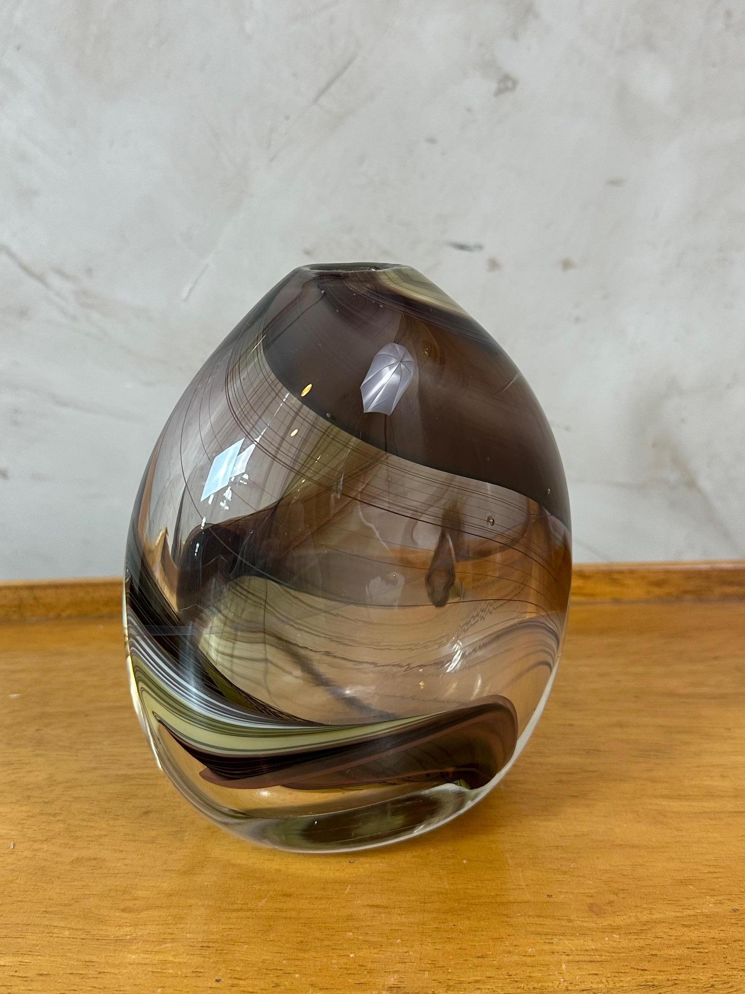 Fine XX secolo Vaso in vetro soffiato del XX secolo firmato Jean Claude Novaro in vendita