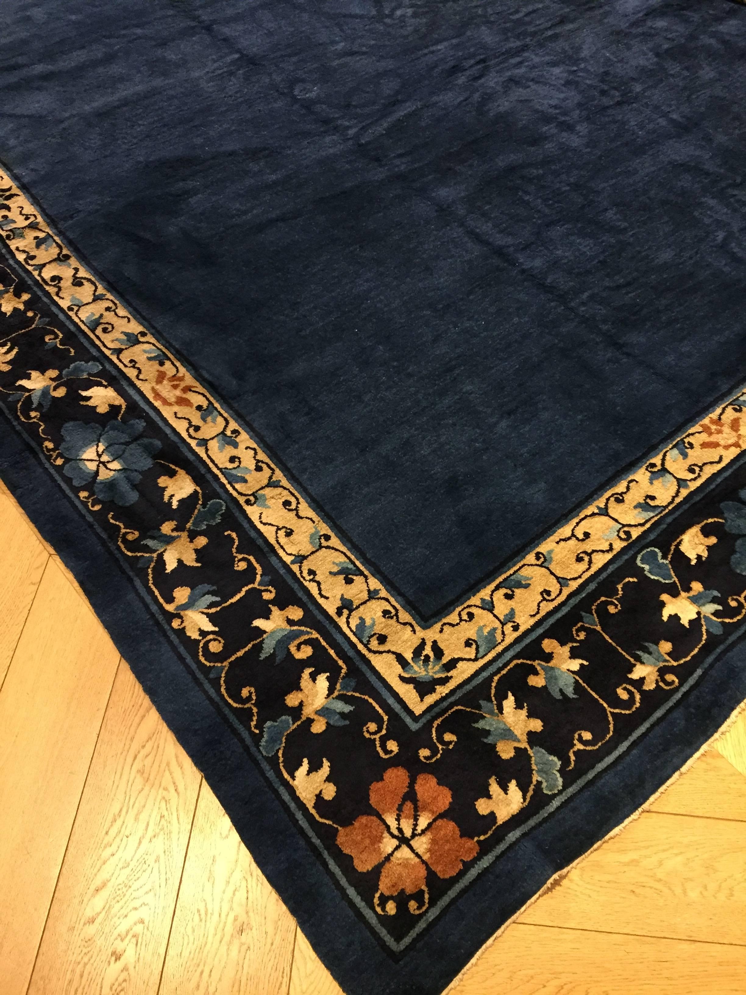 Chinoiserie 20th Century Blu with Flower Border Wool Peking Chinese Rug, 1920s For Sale