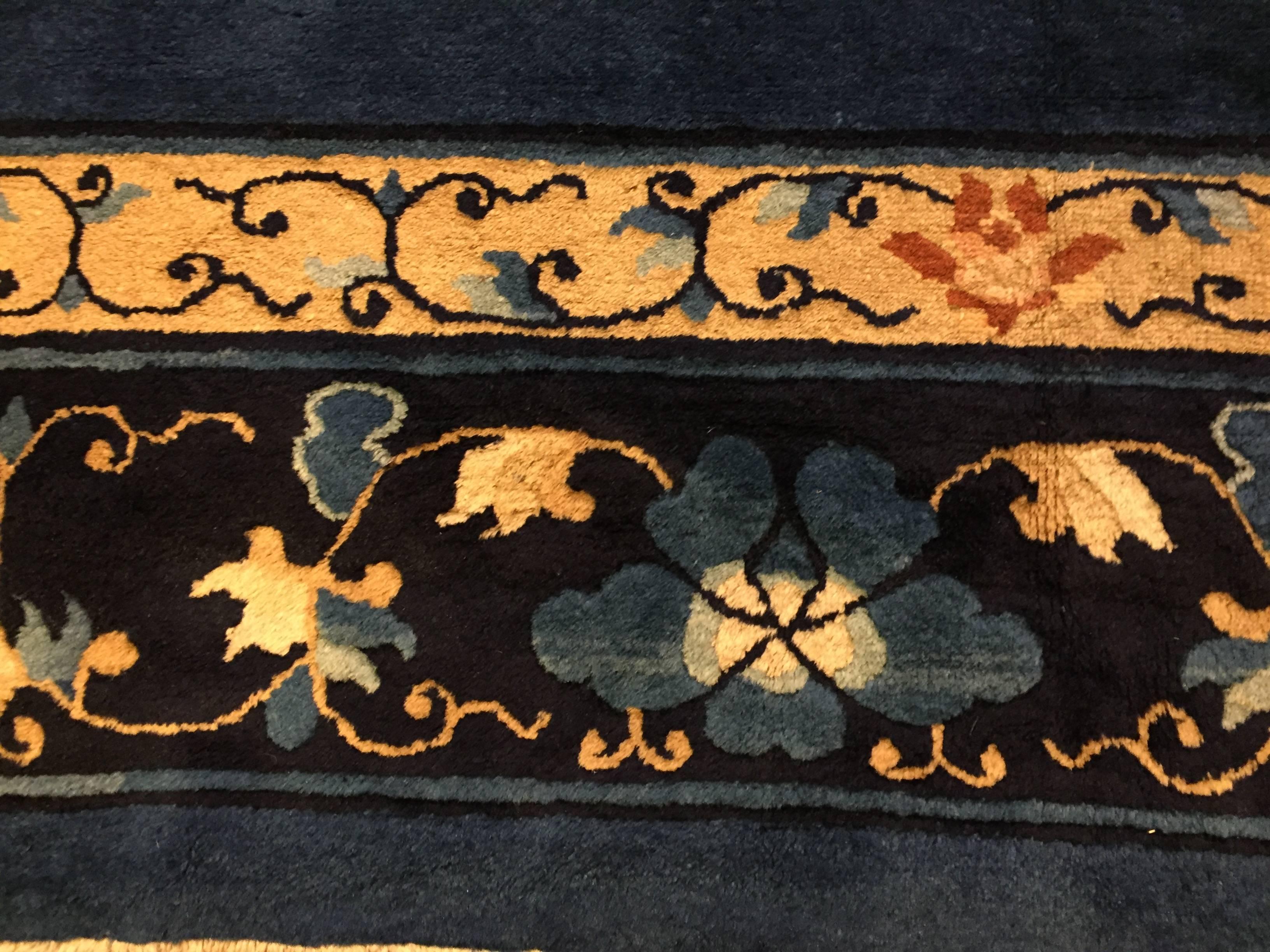 20th Century Blu with Flower Border Wool Peking Chinese Rug, 1920s In Good Condition For Sale In Firenze, IT