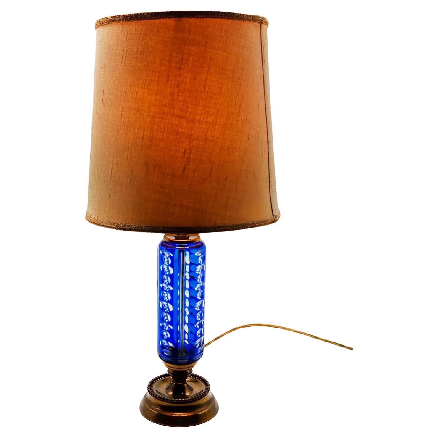 Lampe de table en verre taillé bleu et bronze du 20e siècle en vente