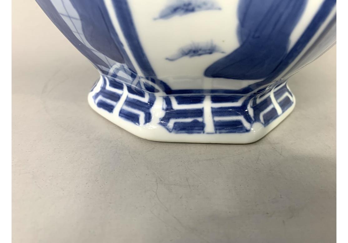 20th Century Blue And White Chinese Porcelain Vase For Sale 7
