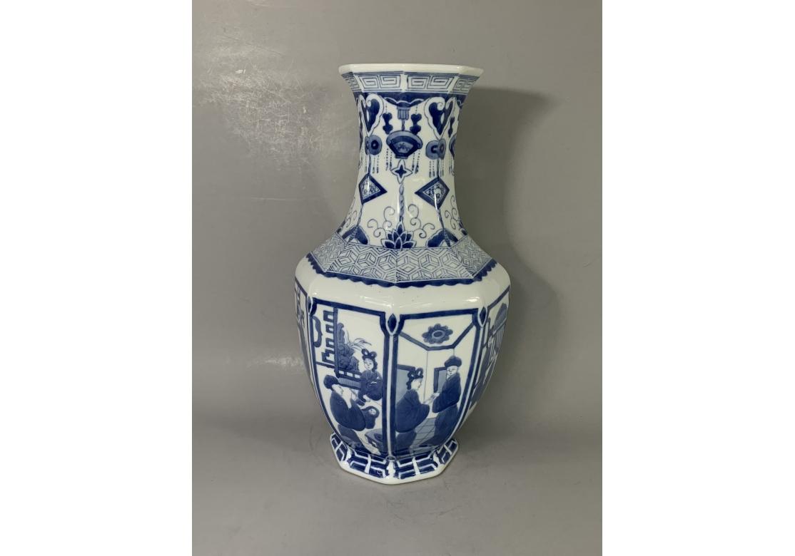 20th Century Blue And White Chinese Porcelain Vase For Sale 8
