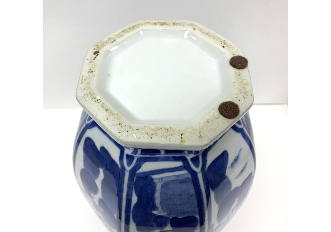20th Century Blue And White Chinese Porcelain Vase For Sale 11