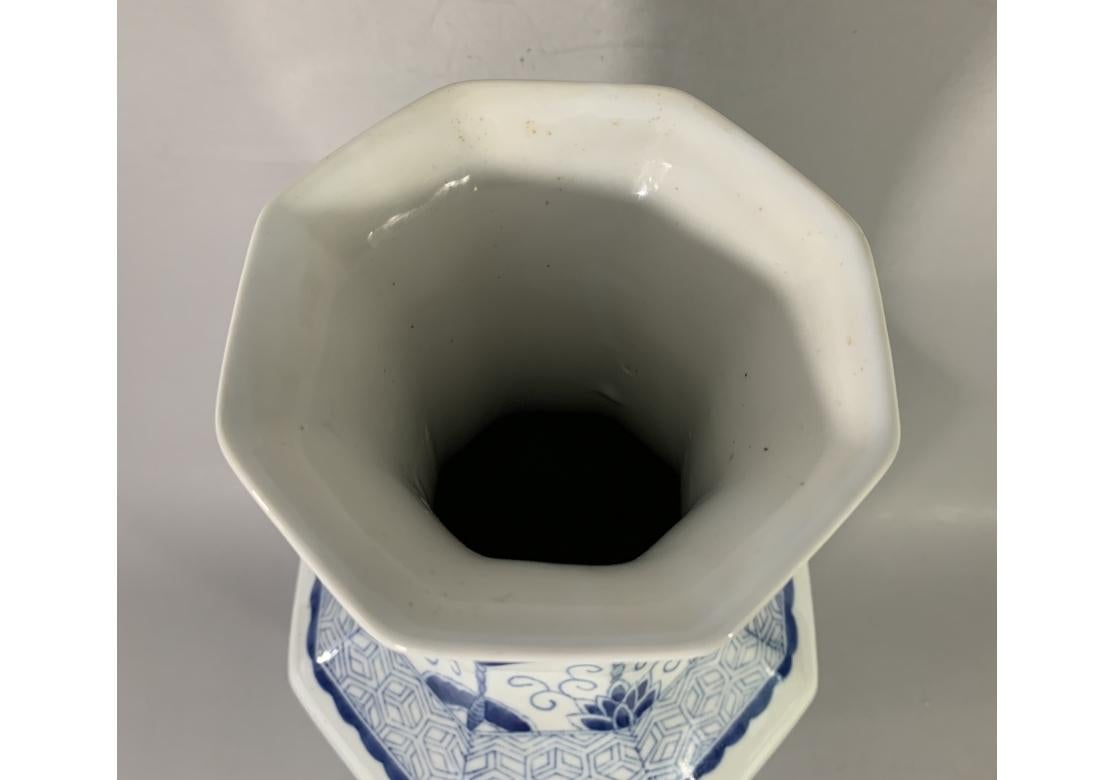 20th Century Blue And White Chinese Porcelain Vase For Sale 5