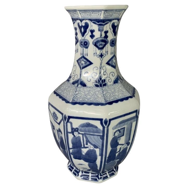 Vaso di porcellana cinese blu e bianco del XX secolo