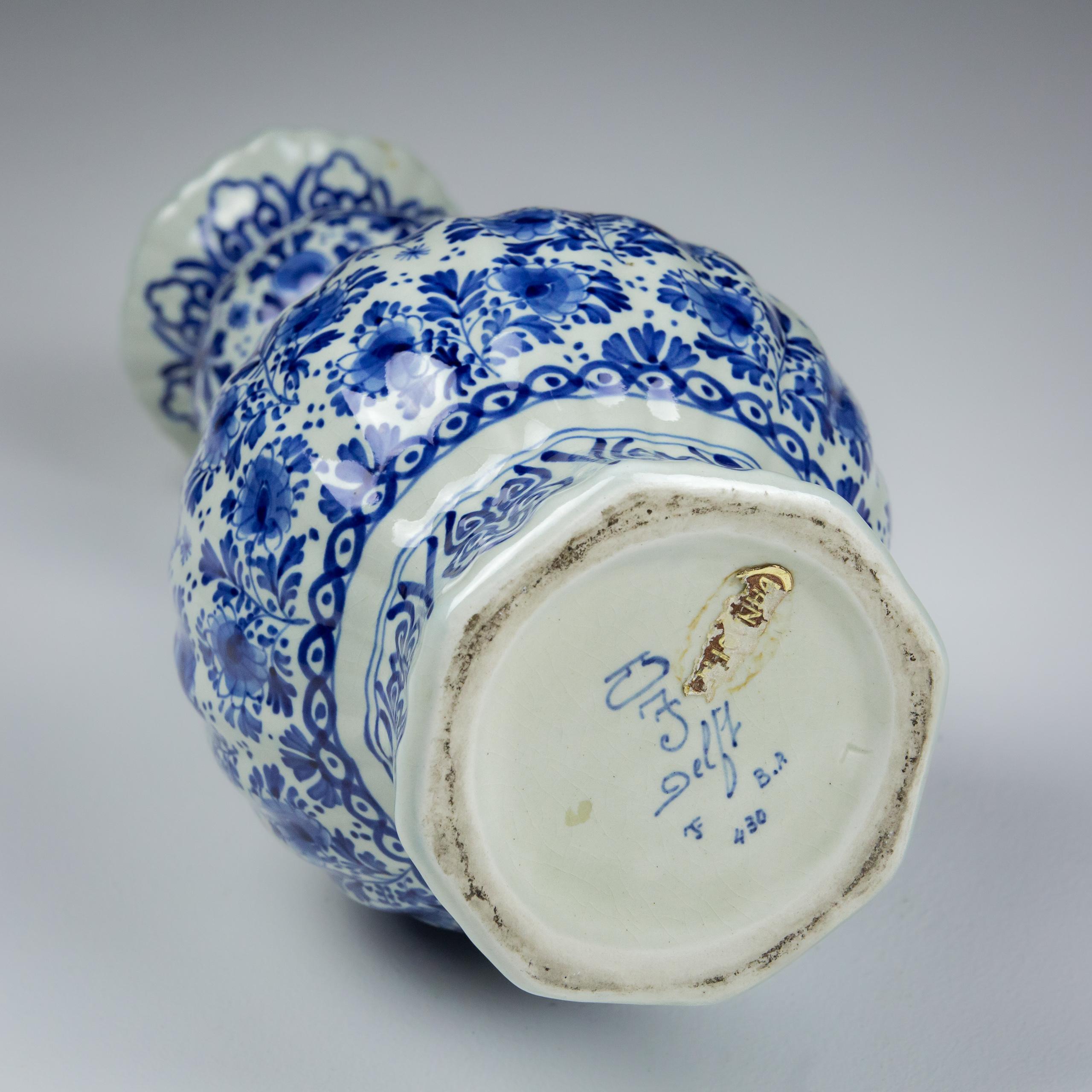 20th Century Blue and White Delft Knobbelvaas or Gourd Vase For Sale 3