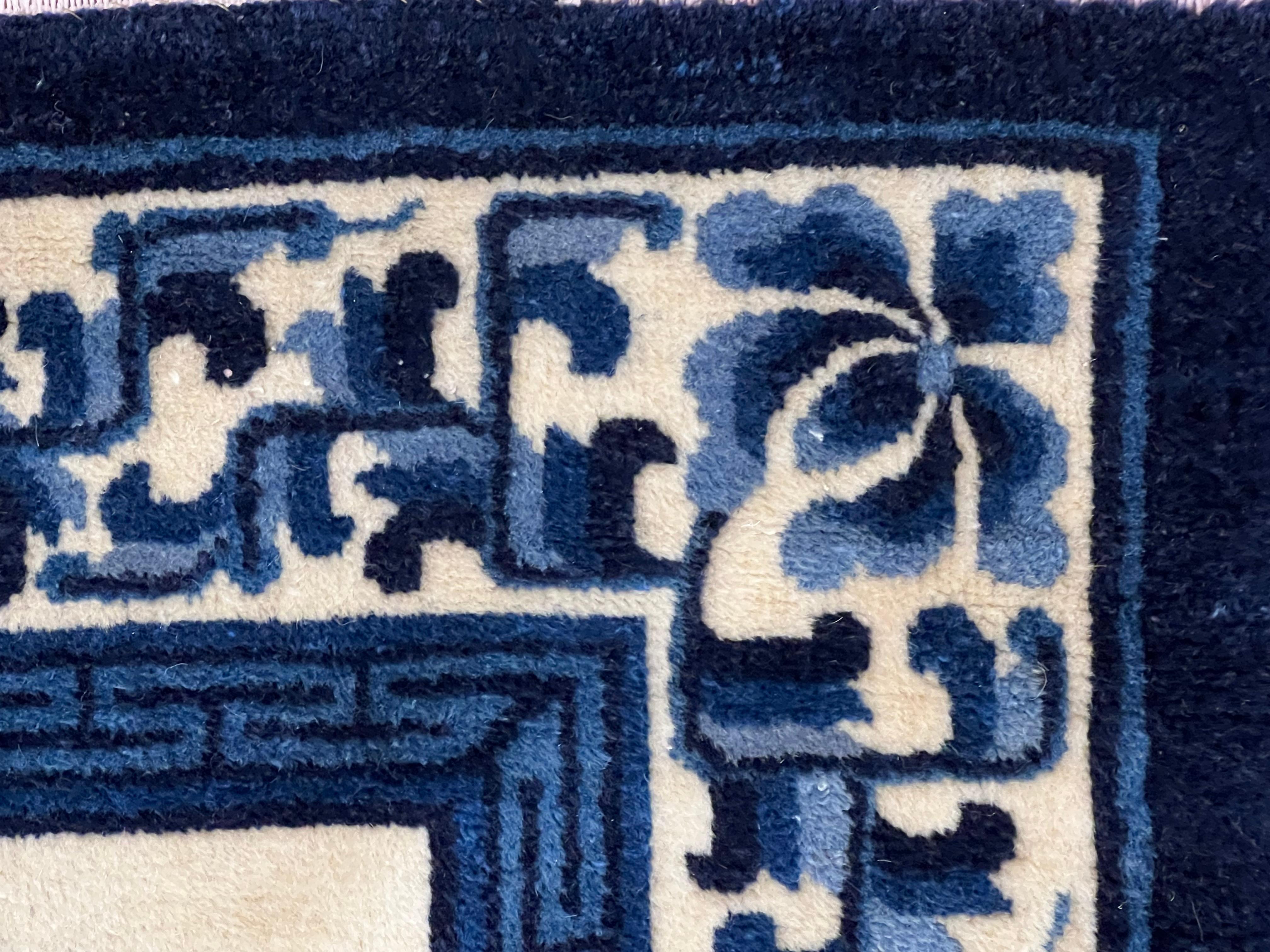 20th Century Blue and White Floreal Peking Chinese Handmade Rug, ca 1930 For Sale 6
