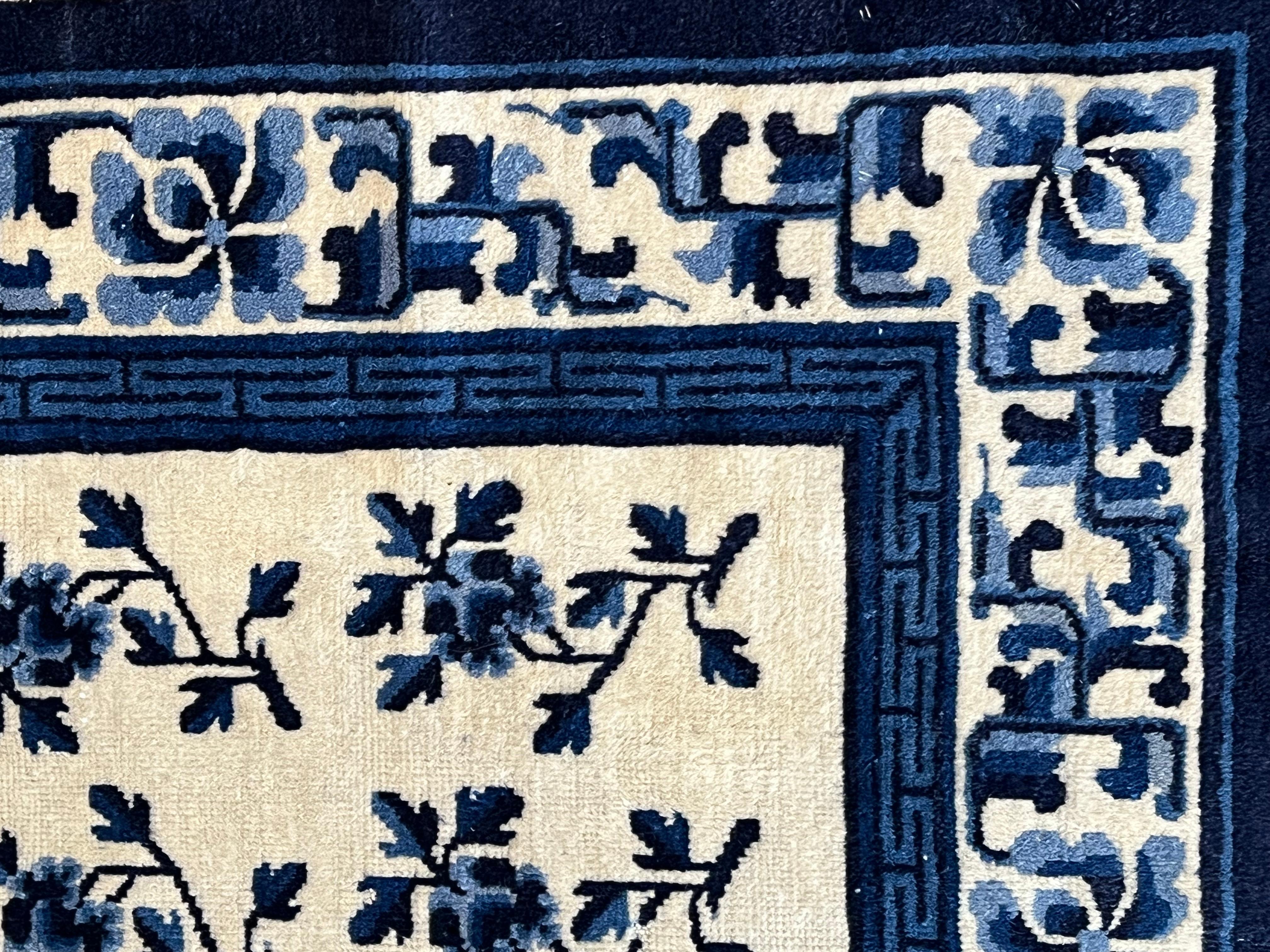Hand-Knotted 20th Century Blue and White Floreal Peking Chinese Handmade Rug, ca 1930 For Sale
