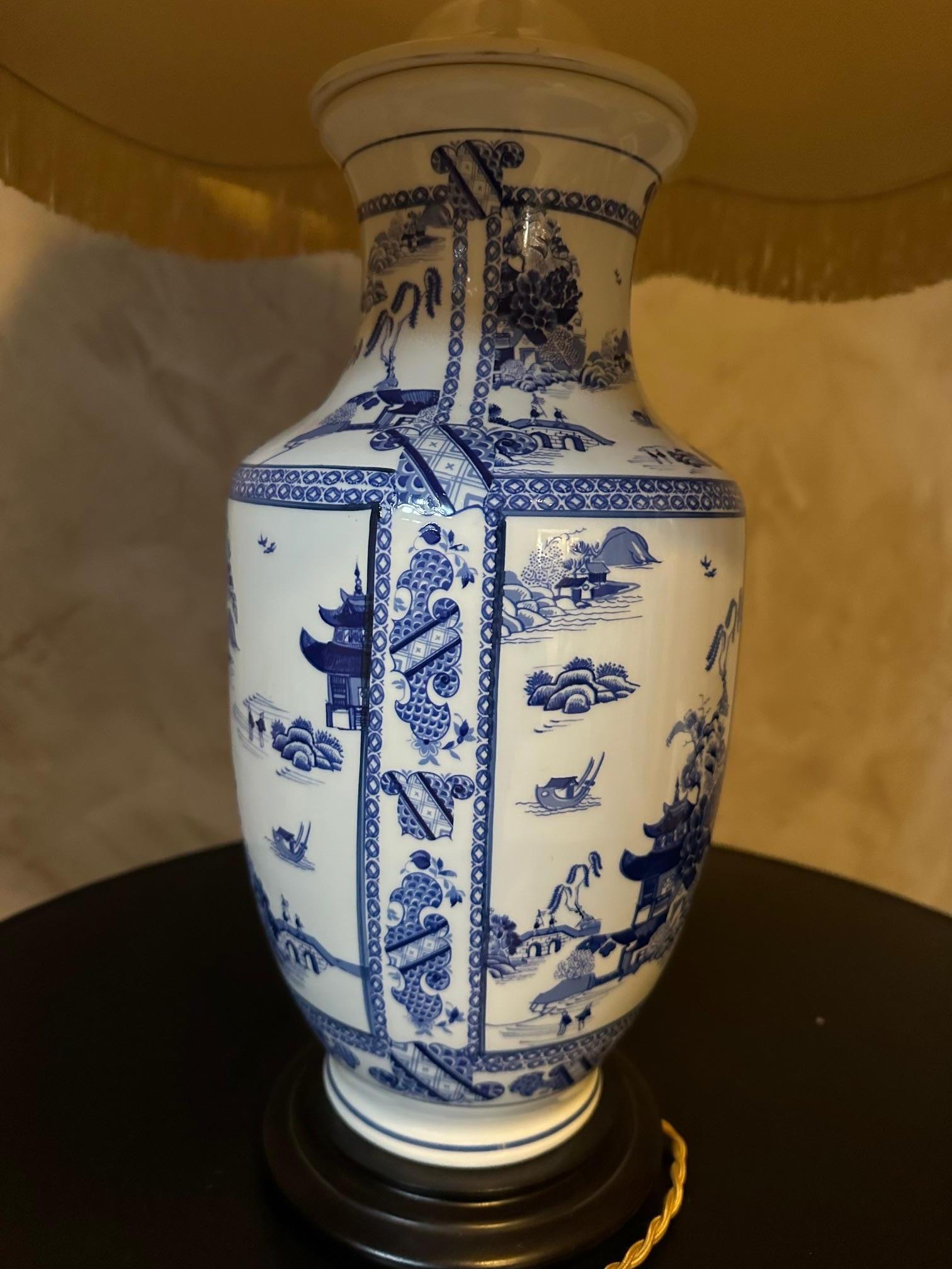 20th century Blue and White Porcelain Chinese Table Lamp, 1950s For Sale 6