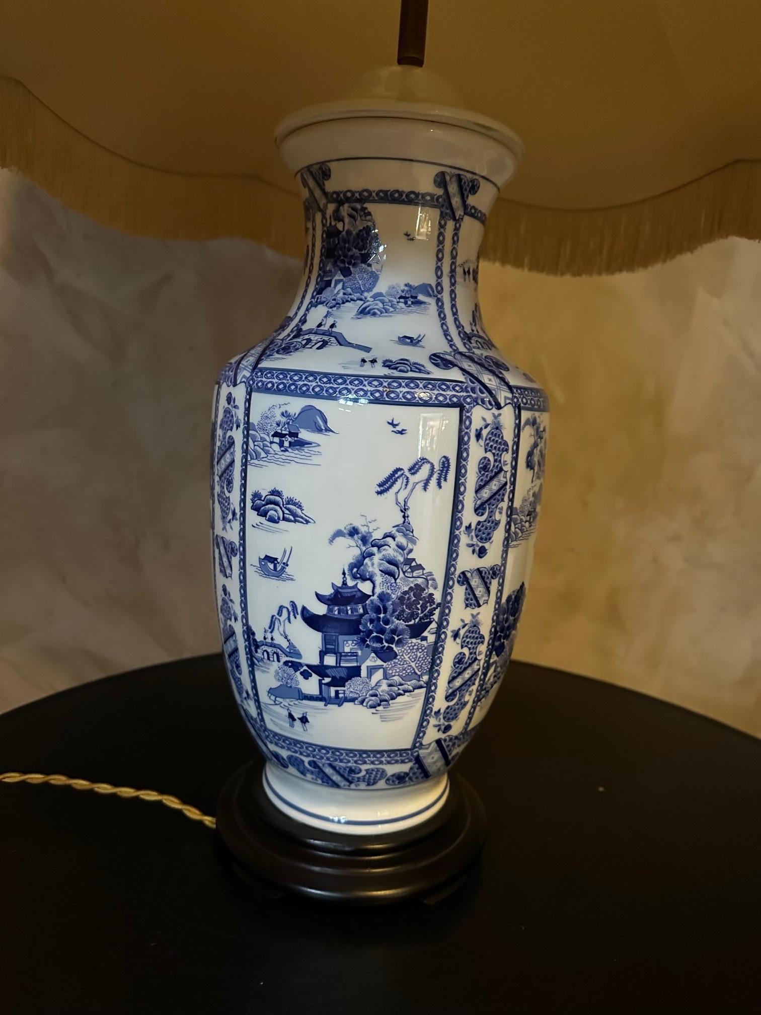 20th century Blue and White Porcelain Chinese Table Lamp, 1950s For Sale 3