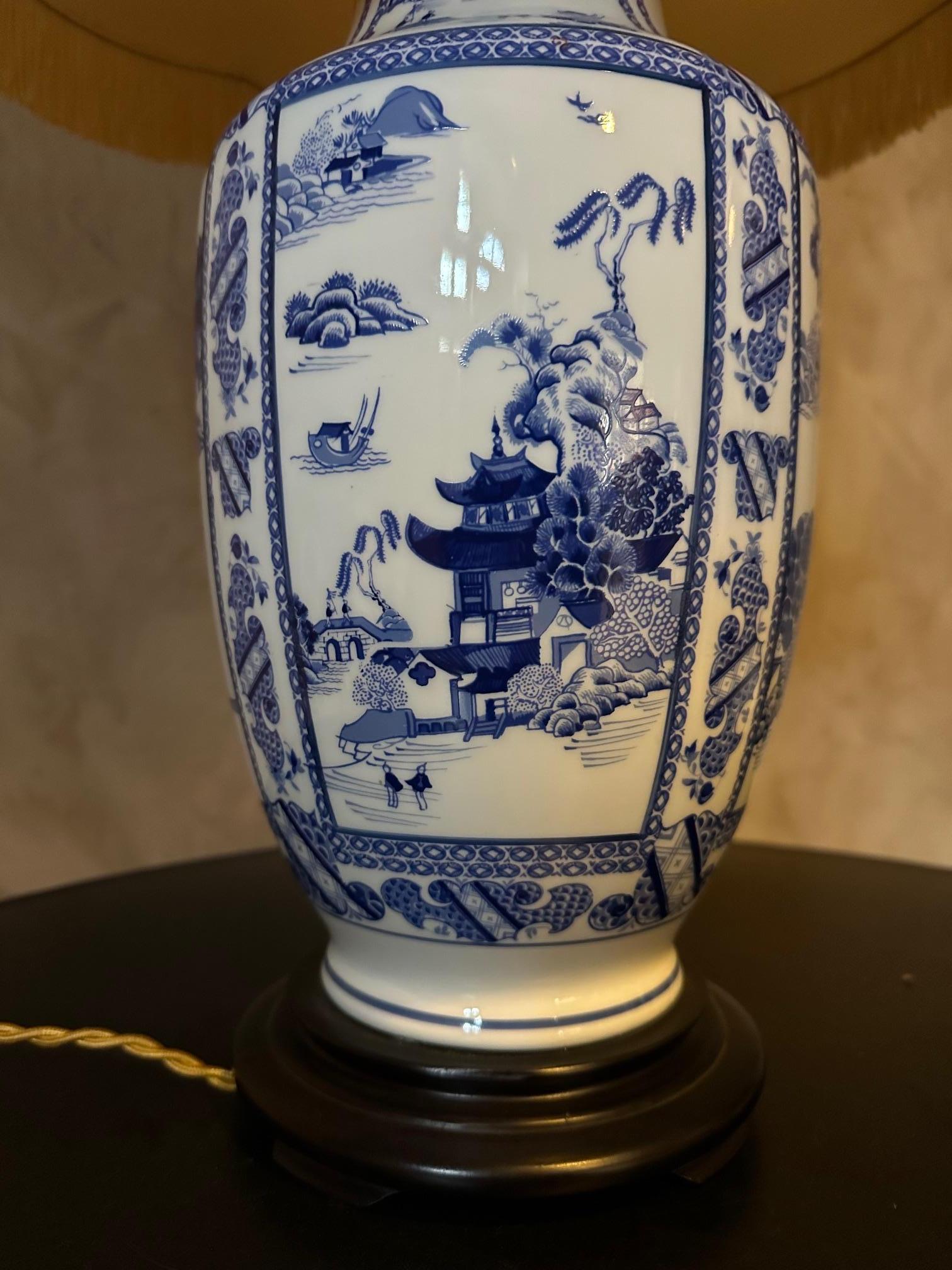 20th century Blue and White Porcelain Chinese Table Lamp, 1950s For Sale 4