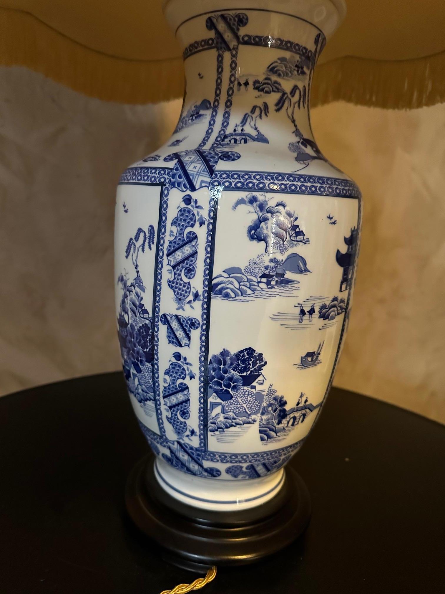20th century Blue and White Porcelain Chinese Table Lamp, 1950s For Sale 5
