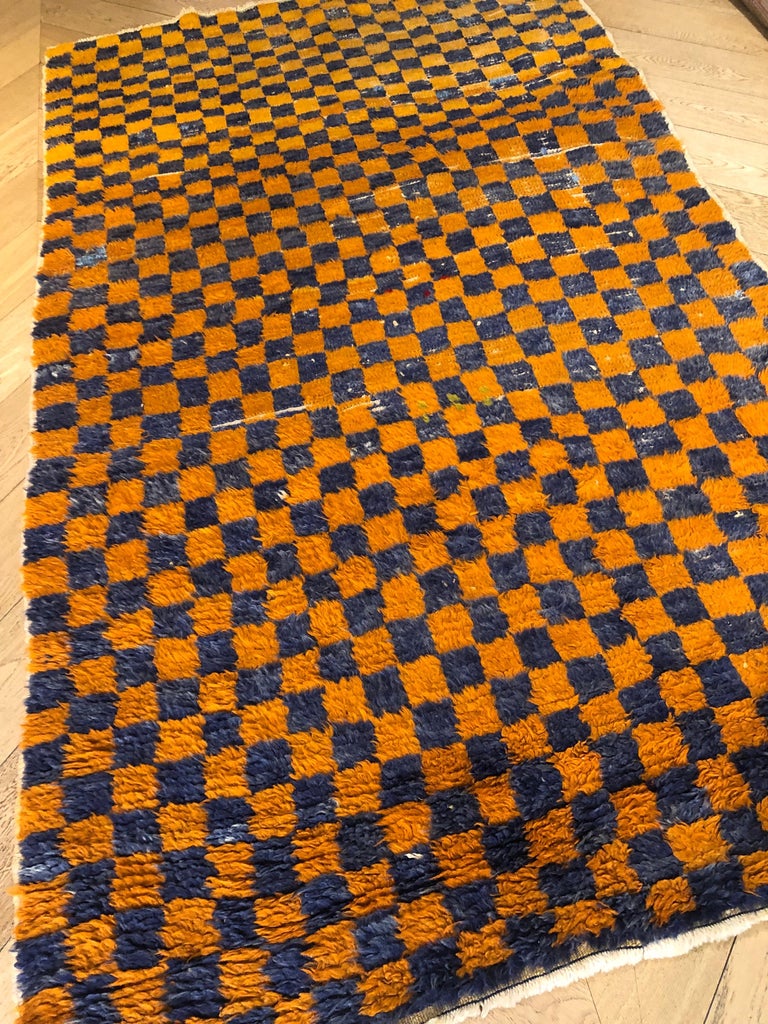 20th Century Blue and Yellow Chess Design Turkish Tulu Rug, Ca 1950 In Good Condition For Sale In Firenze, IT
