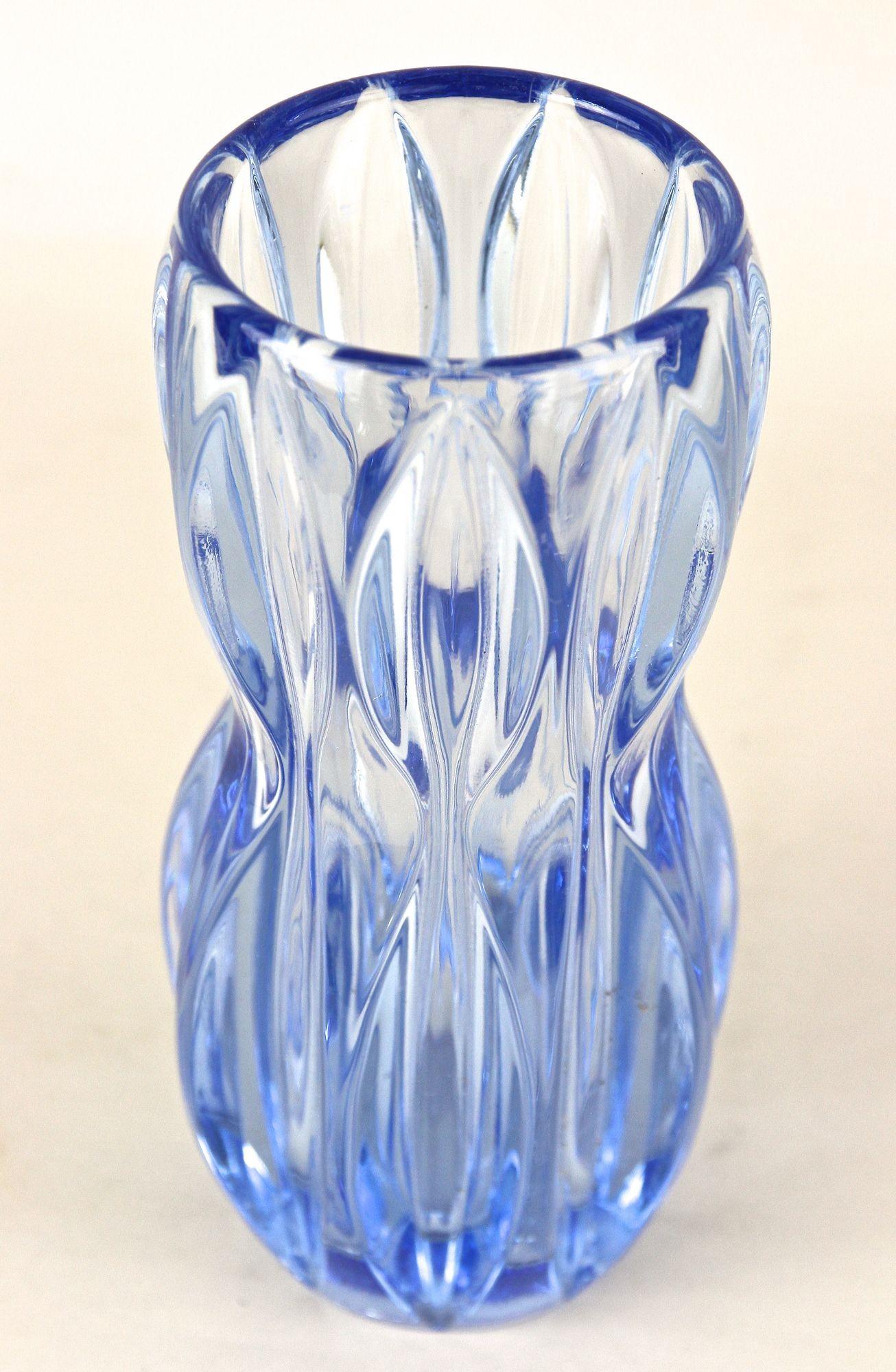 Vase en verre bleu Art déco du 20e siècle, Autriche vers 1920 en vente 6