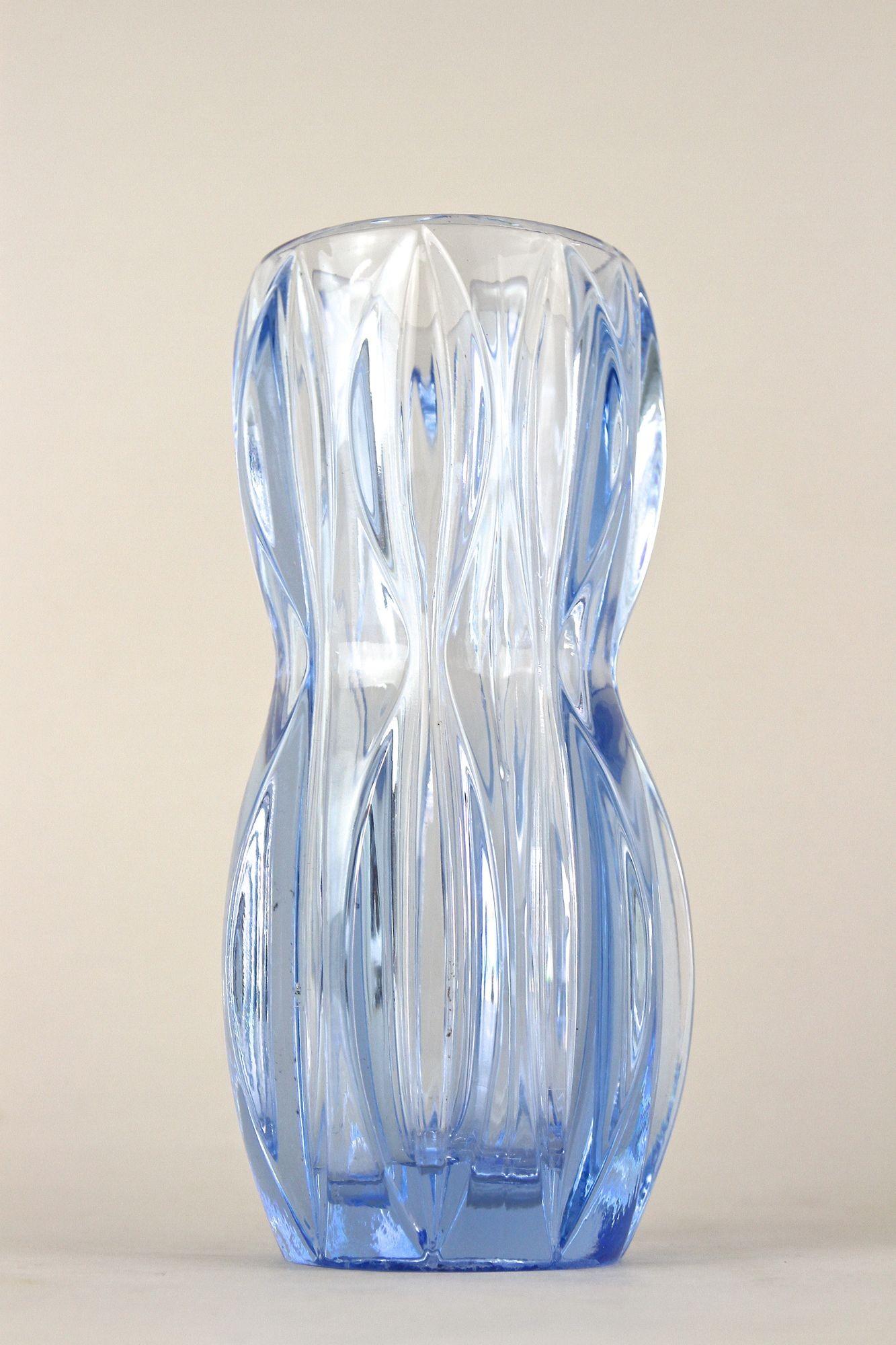 Verre Vase en verre bleu Art déco du 20e siècle, Autriche vers 1920 en vente