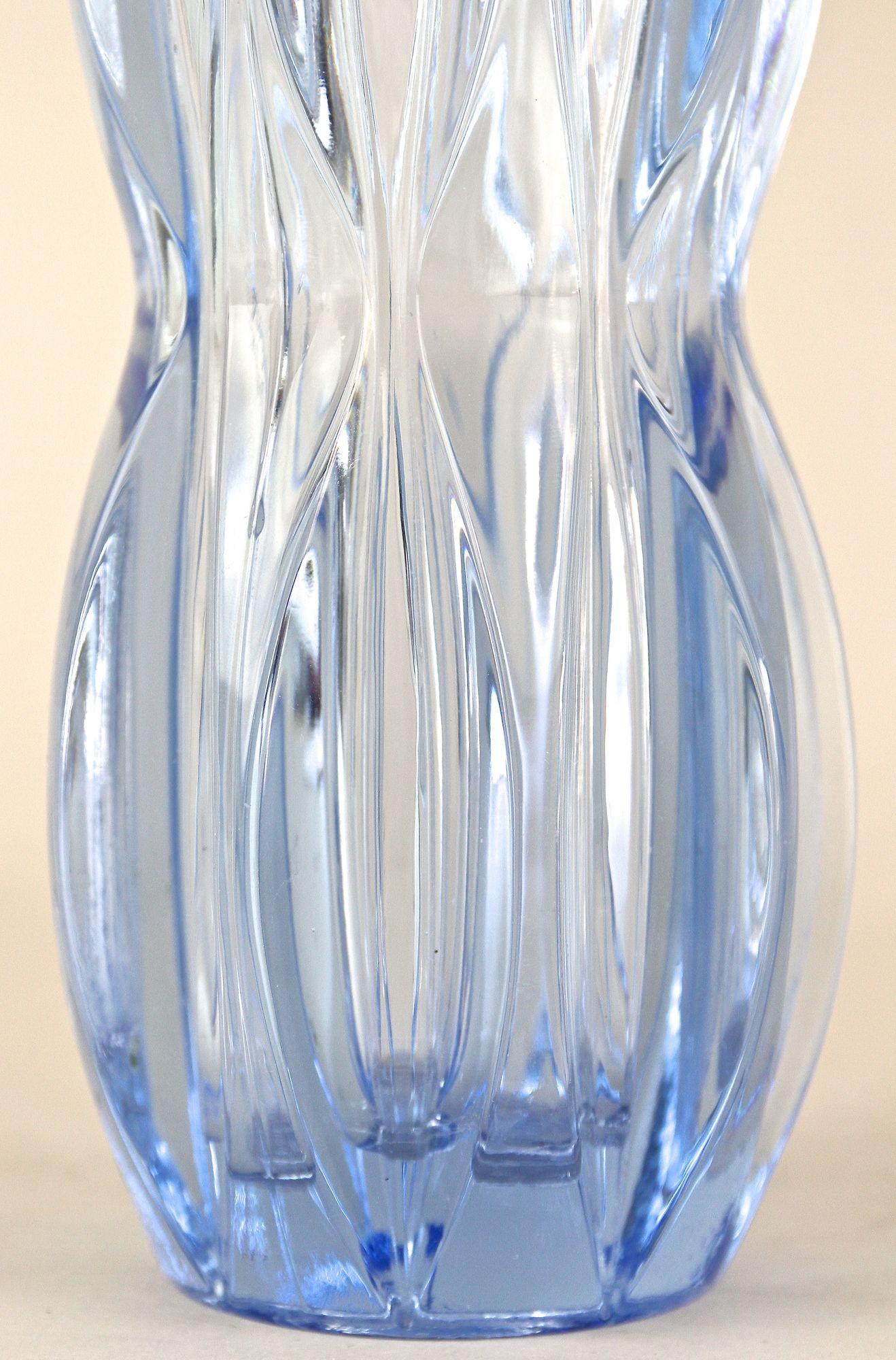 Vase en verre bleu Art déco du 20e siècle, Autriche vers 1920 en vente 1