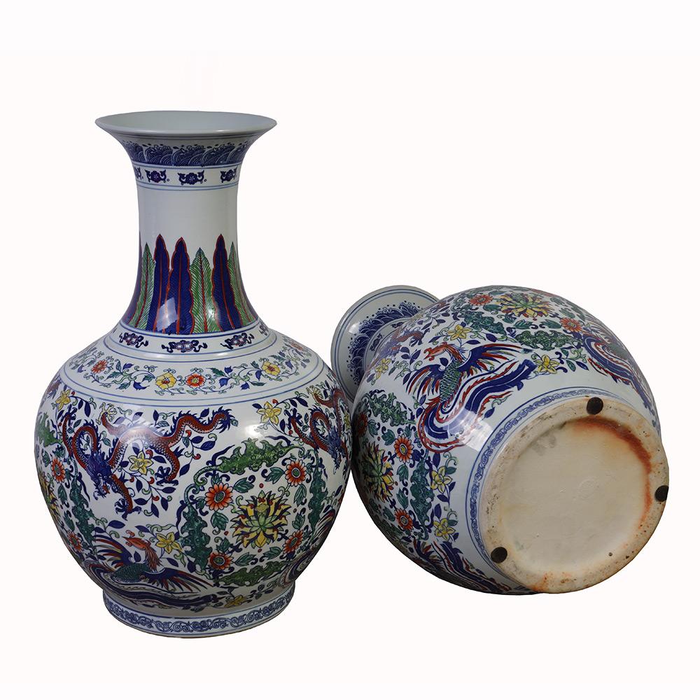 20th Century Blue Chinese Antique Famille Rose Porcelain Vases For Sale 5