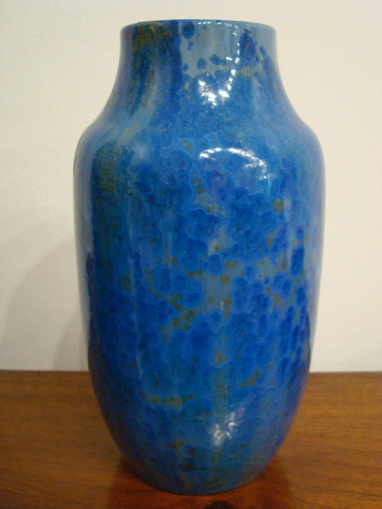 Art Nouveau Pierrefonds pottery vase in tones of blue, tan and brown, partially decorated in crystalline glazes, stamped factory marks.
France, circa 1900.
