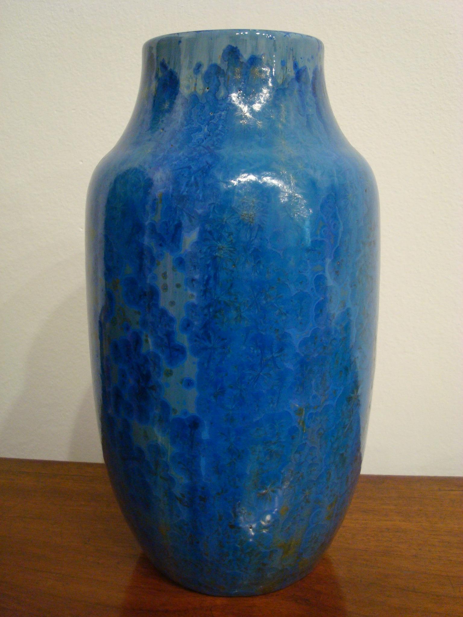 Français vase à fleurs en poterie de Pierrefonds bleu:: années 1900 en vente