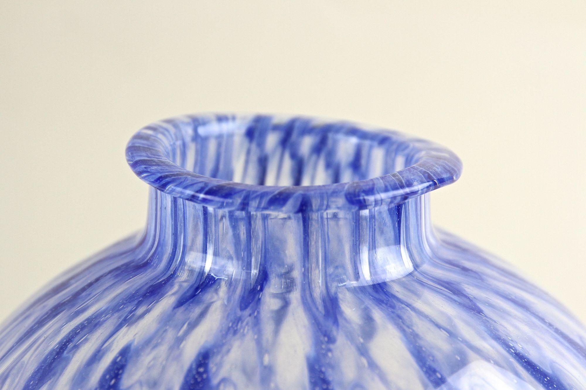 Vase Ball and Ball en verre Murano bleu du 20e siècle, Modernité du milieu du siècle, Italie vers 1970 en vente 11