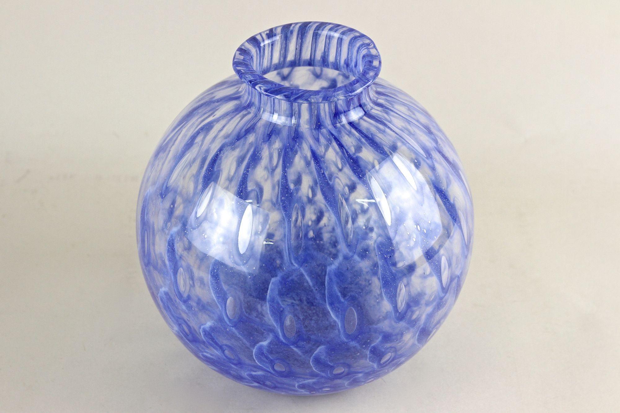 italien Vase Ball and Ball en verre Murano bleu du 20e siècle, Modernité du milieu du siècle, Italie vers 1970 en vente