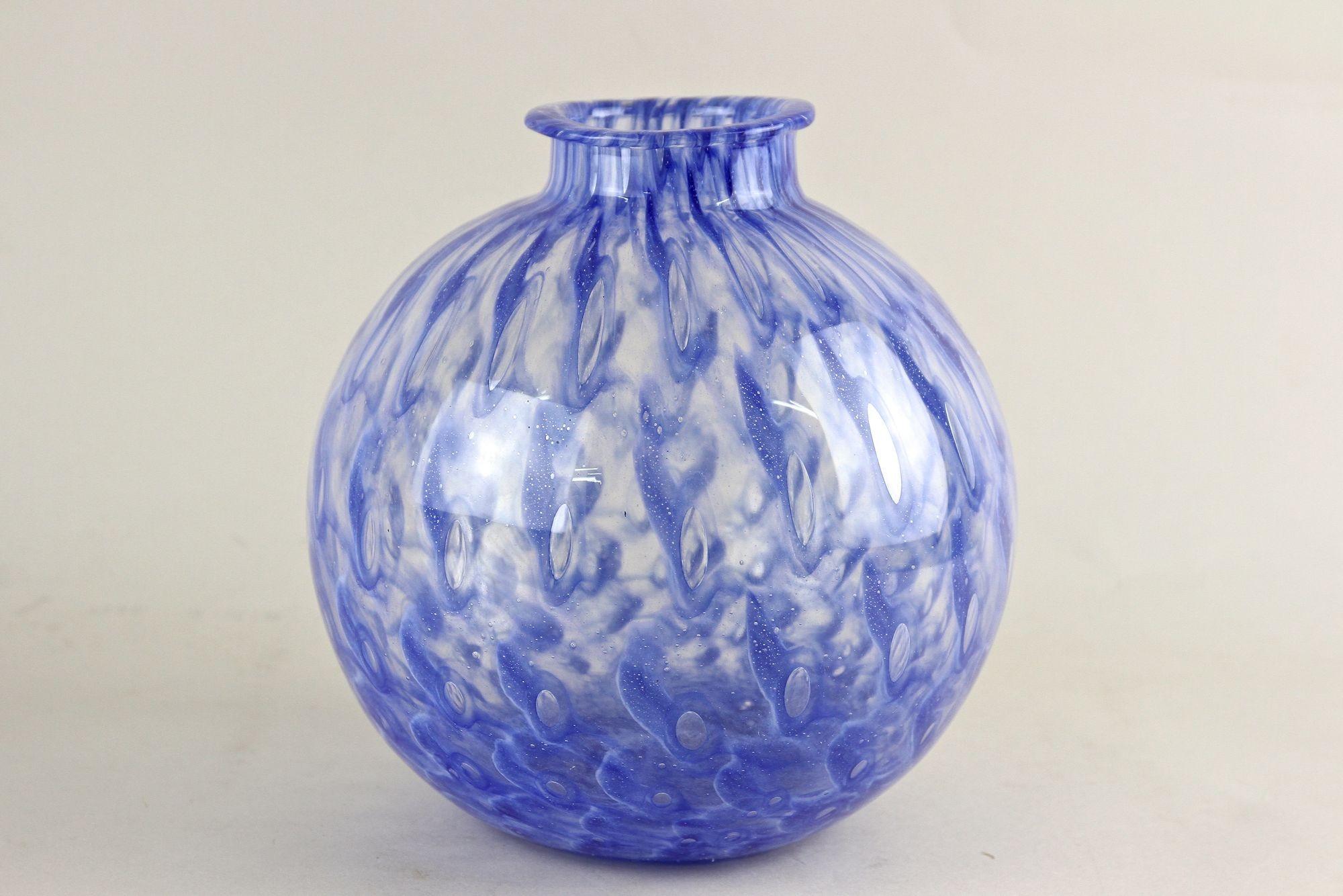 Vase Ball and Ball en verre Murano bleu du 20e siècle, Modernité du milieu du siècle, Italie vers 1970 Bon état - En vente à Lichtenberg, AT