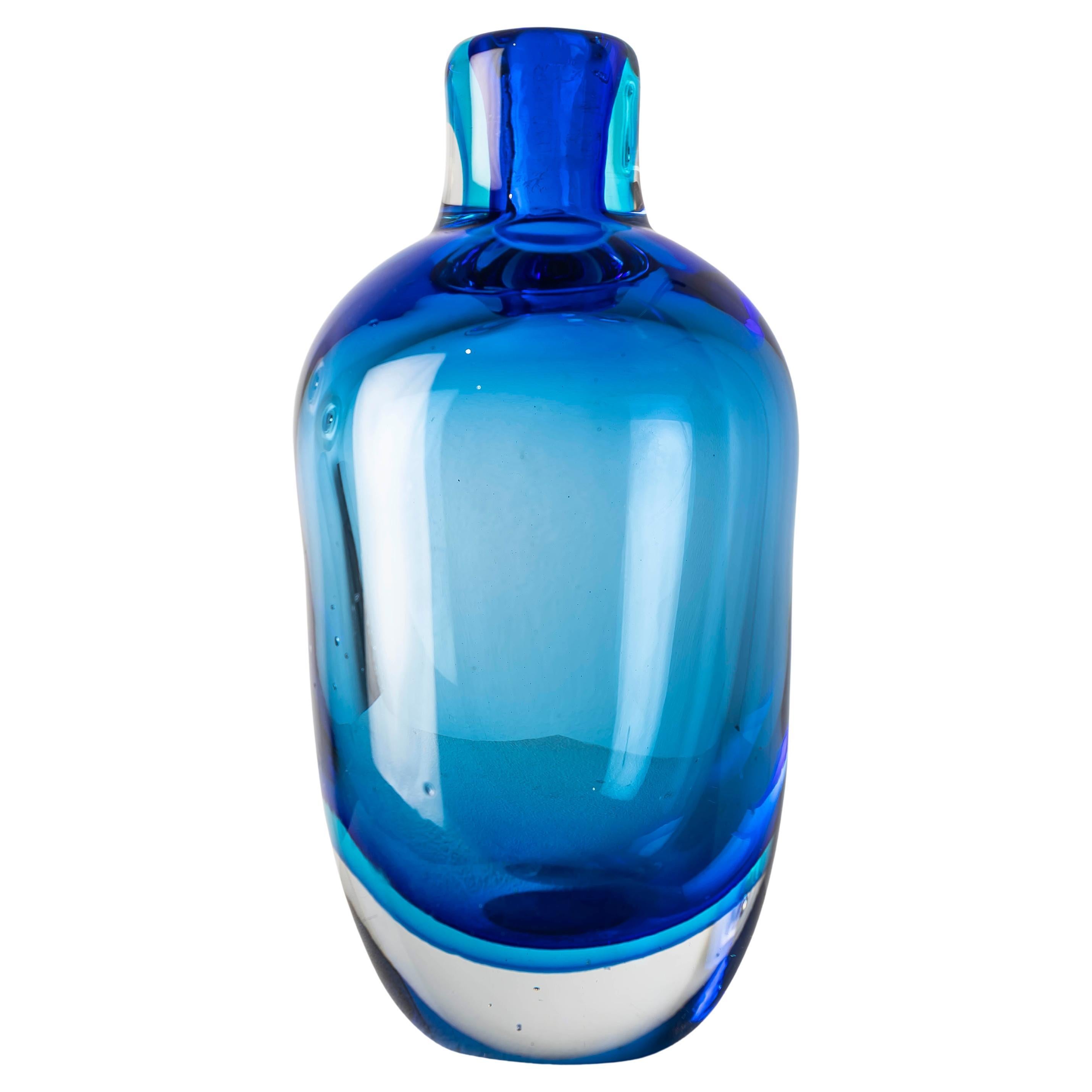 Vaso in vetro sommerso blu del XX secolo