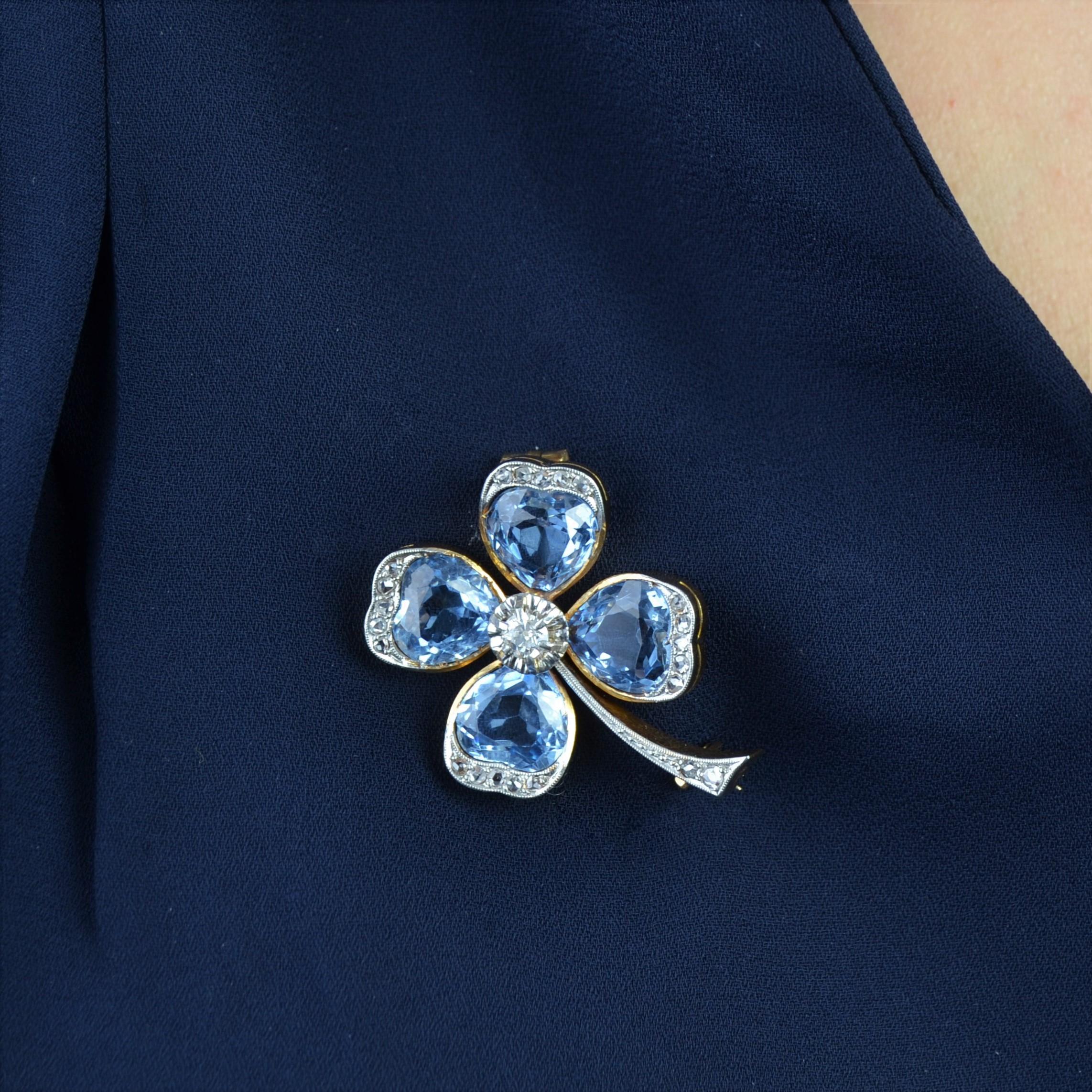 20th Century Blue Spinels Diamonds 18 Karat Yellow Gold Clover Shape Brooch For Sale 4