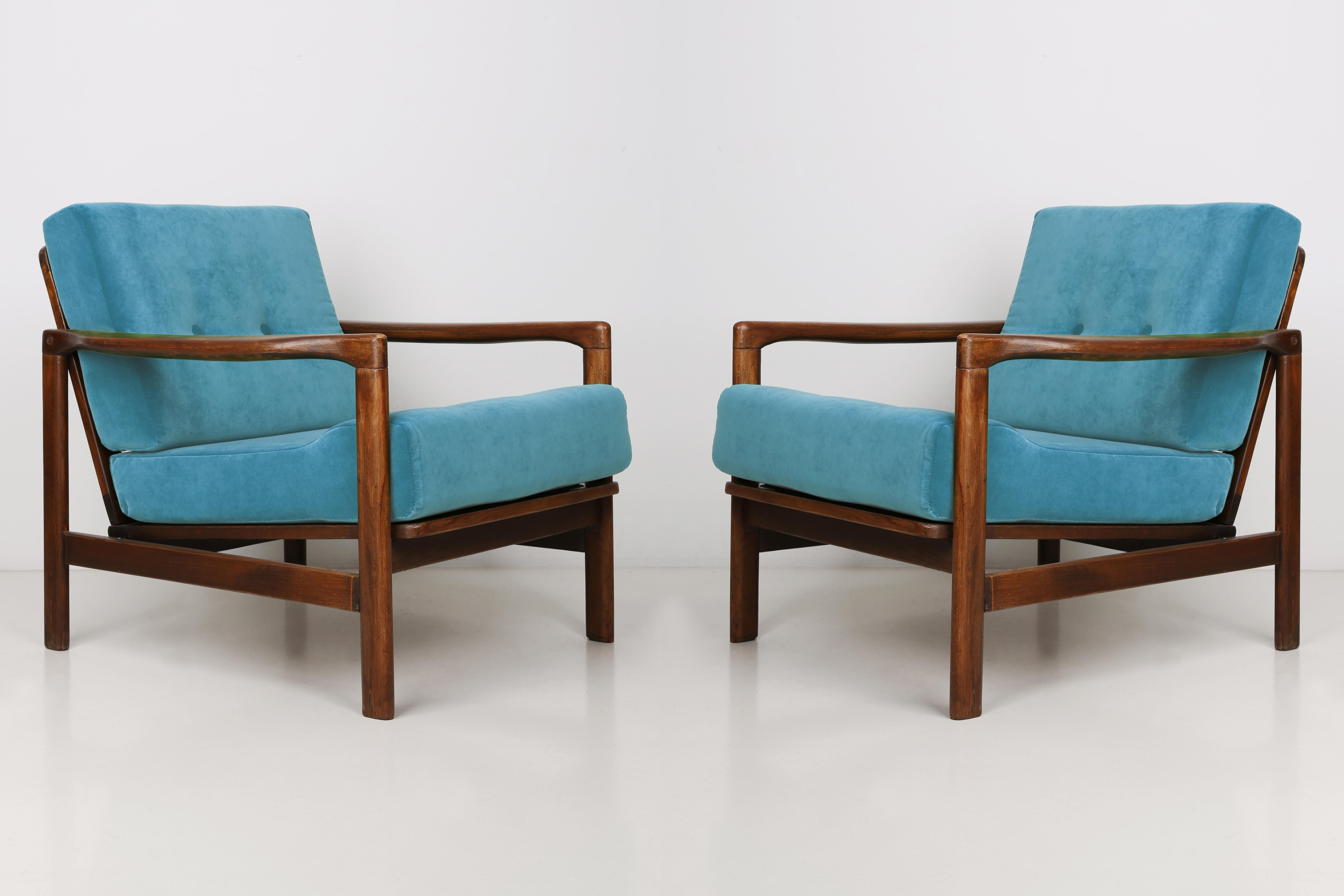 Blauer Vintage-Sessel aus Samt von Zenon Baczyk aus der Mitte des Jahrhunderts, Europa, 1960er Jahre (Handgefertigt) im Angebot