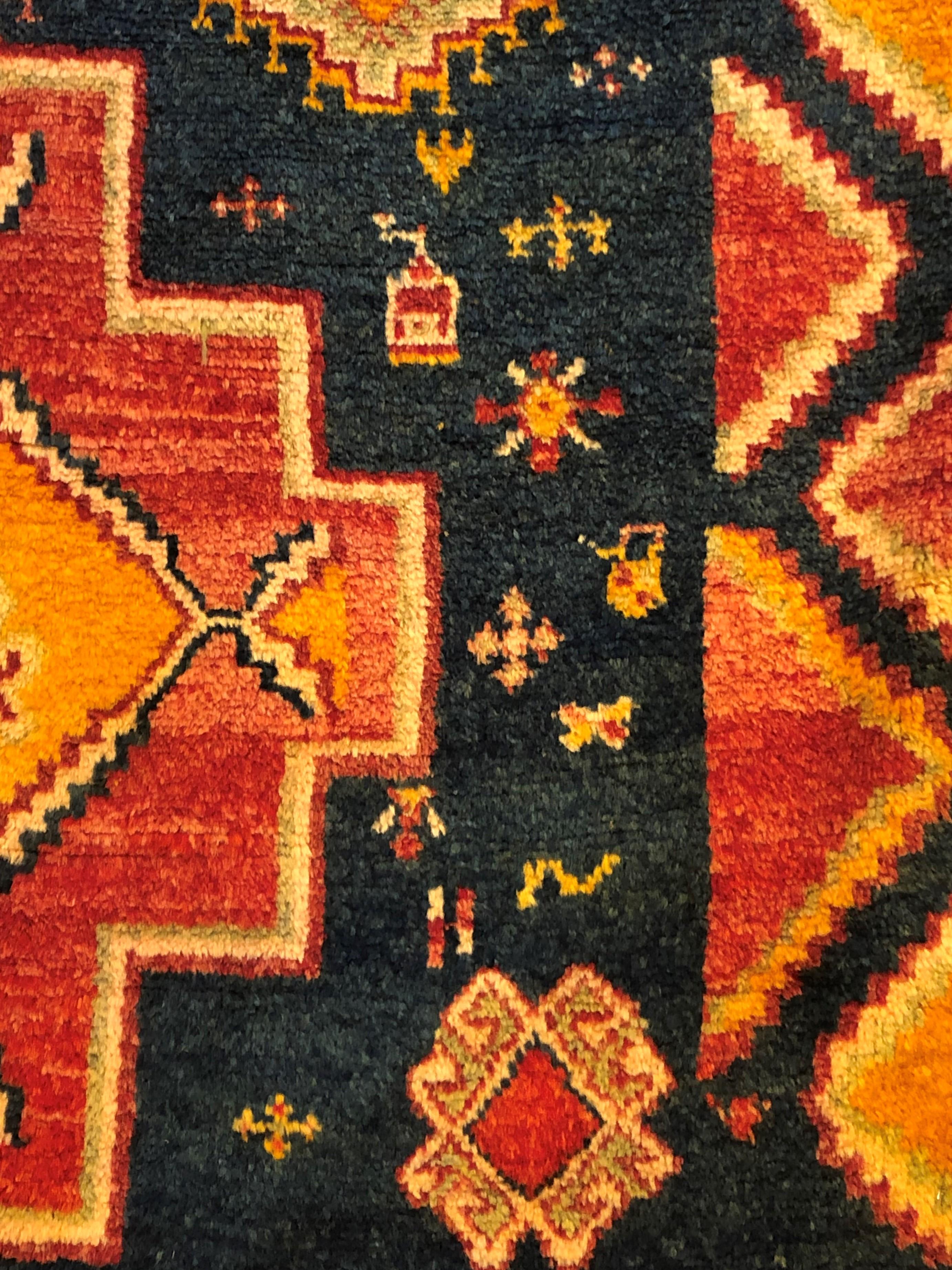 20ième siècle Tapis marocain du 20ème siècle en Oouazouite berbère bleue, jaune et orange, vers 1950 en vente