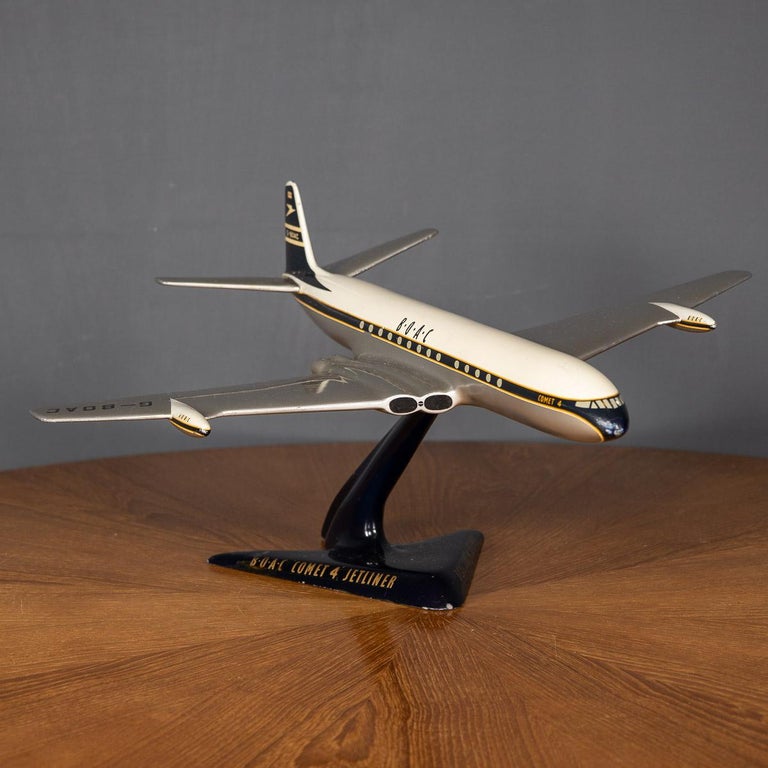 A stunning model of an Airplane (BOAC Comet 4), made of aluminium & hand painted, crafter to the last detail.

Condition
In great condition - just general wear.

Size
Width: 40cm
Depth: 48cm (wingspan)
Height: 24cm.