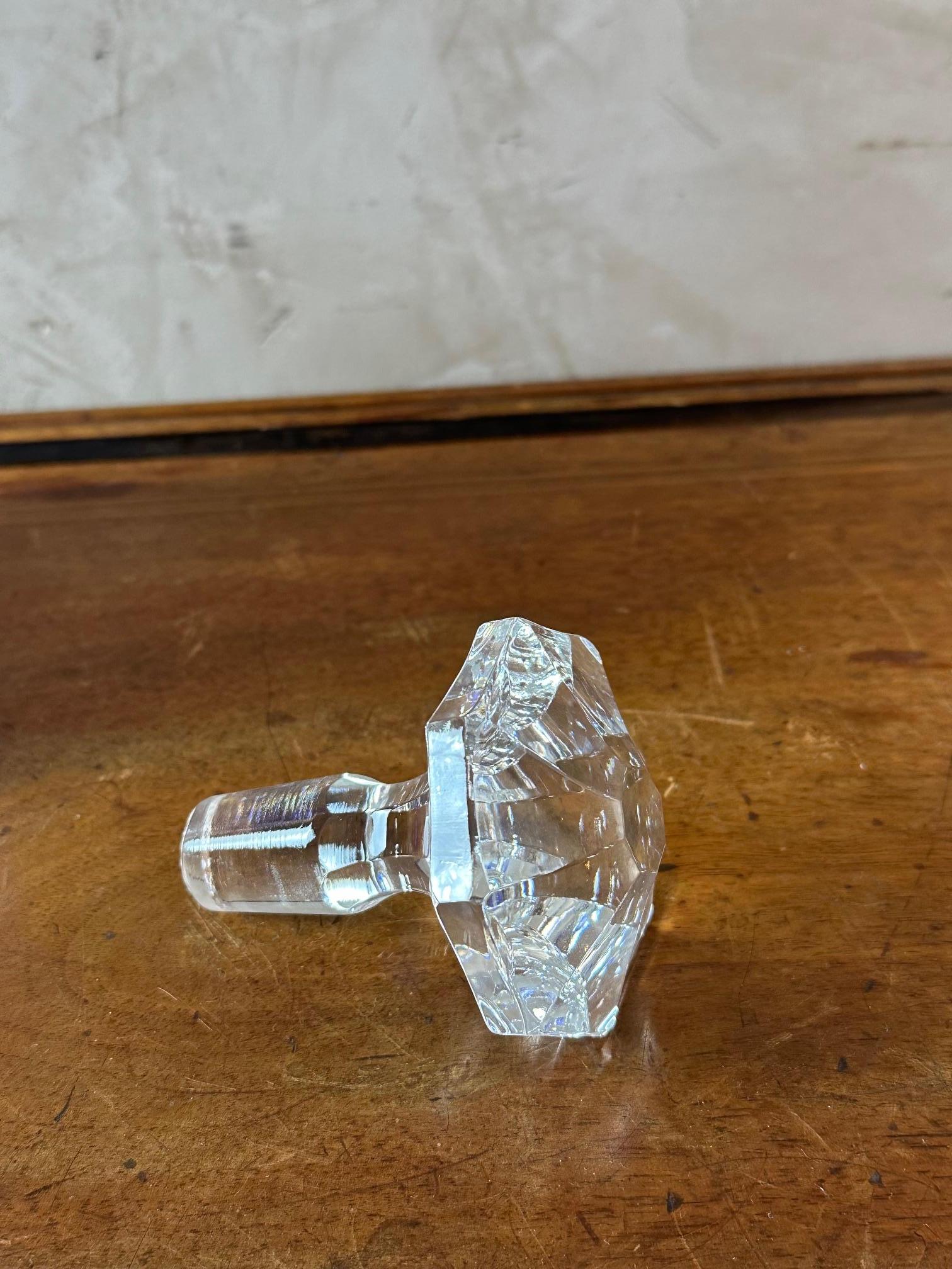 Carafe à whisky en cristal bleu Bohemia du 20e siècle, années 1950 en vente 2